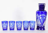 Garrafa e 5 copos de cristal double azul lapidado. - Garrafa e 5 copos de cristal double azul lapidado.