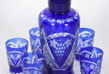 Garrafa e 5 copos de cristal double azul lapidado. - Garrafa e 5 copos de cristal double azul lapidado.