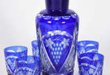 Garrafa e 5 copos de cristal double azul lapidado. - Garrafa e 5 copos de cristal double azul lapidado.