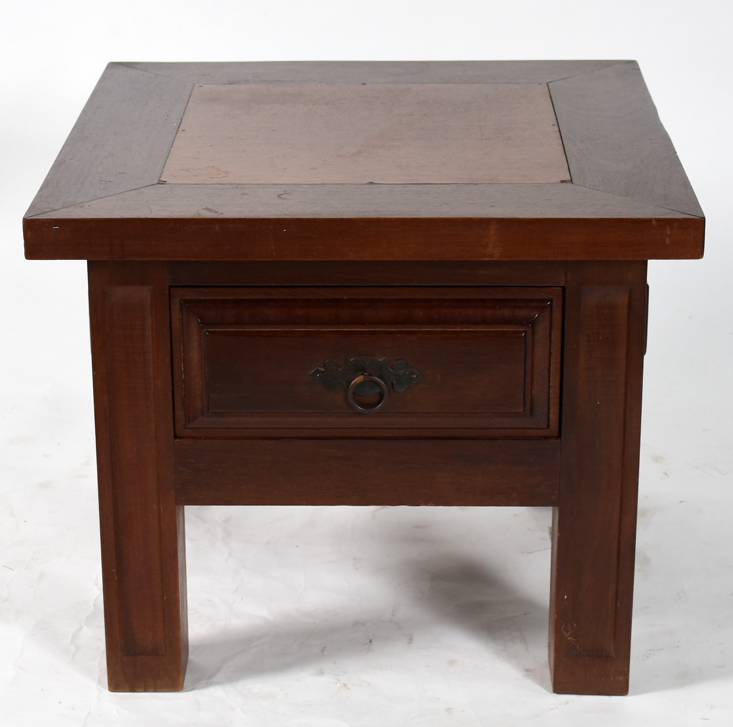 Mesa auxiliar de madeira nobre estilo colonial brasileiro, com 4... - foto 1 de 6