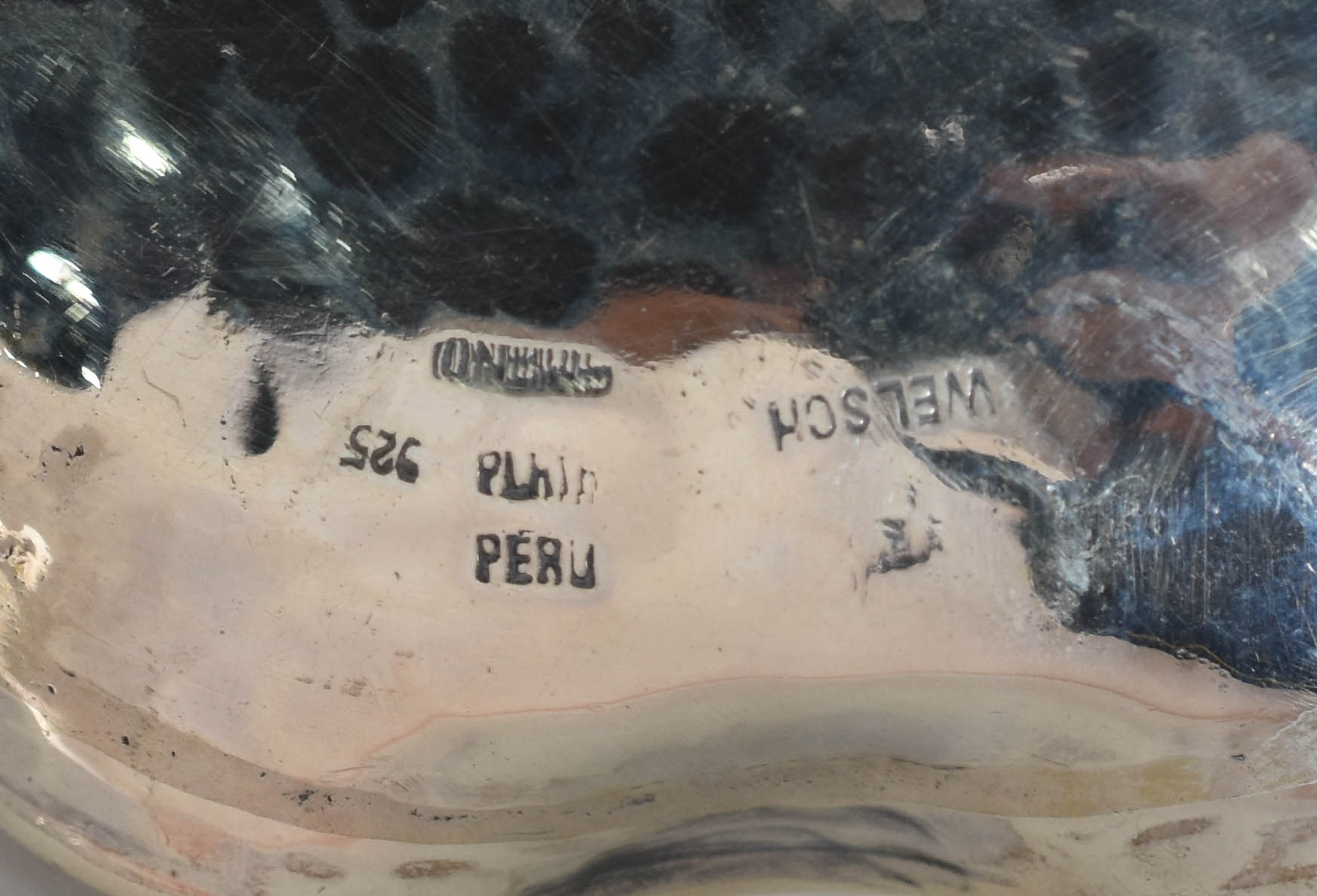 Seis peças diversas de prata de lei, sendo cinco cinzeiros e copo. - foto 9 de 10