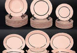Aparelho de jantar de faiança inglesa,  PEACH P... - Aparelho de jantar de faiança inglesa,  PEACH PETAL GRINDLEY ENGLAND,  na cor rosa com filetado prateado. Composto de 12 pratos rasos, 12 pratos...