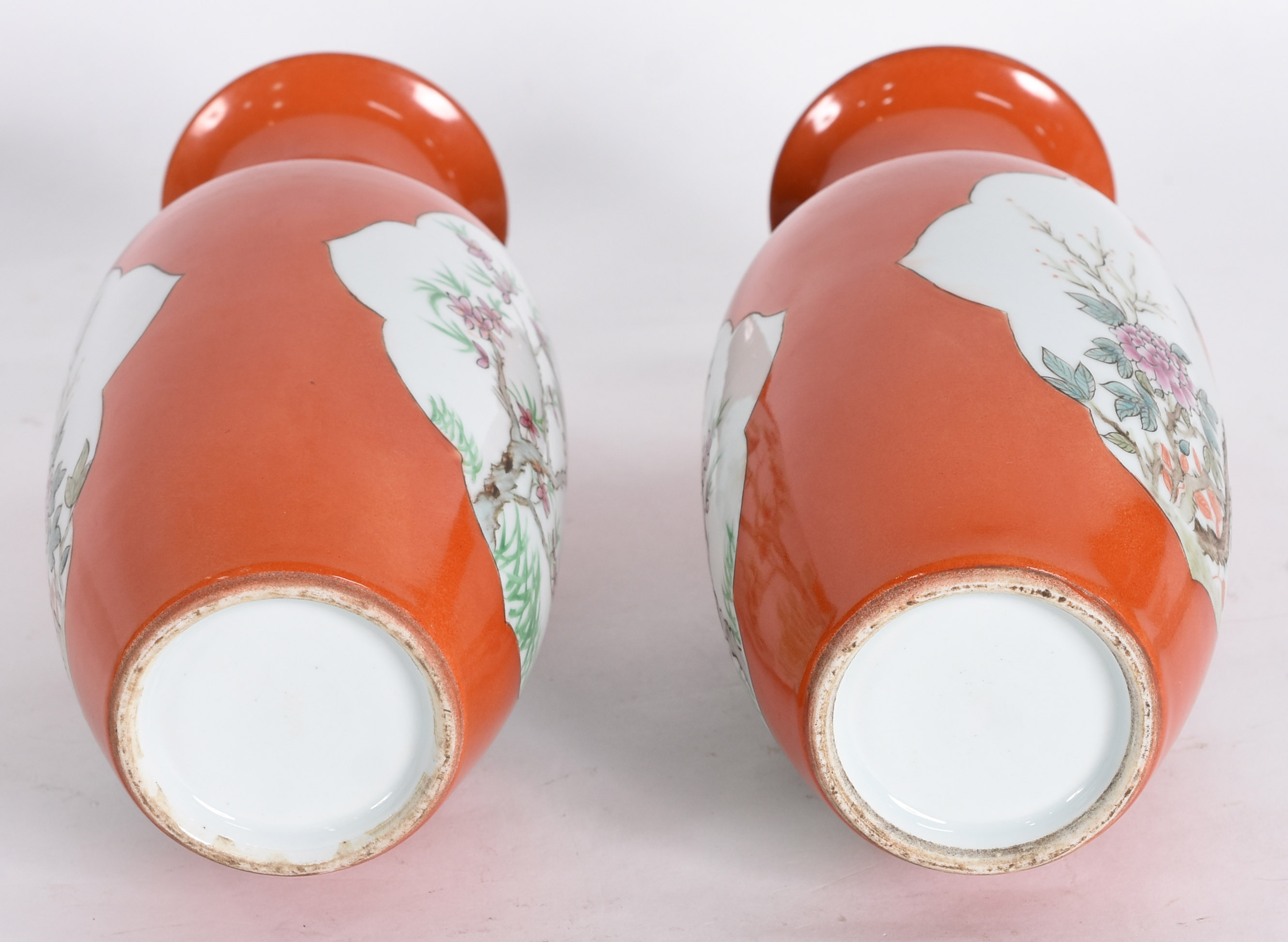 Par de vasos de porcelana chinesa decorados com pássaros e flores em... - foto 4 de 4