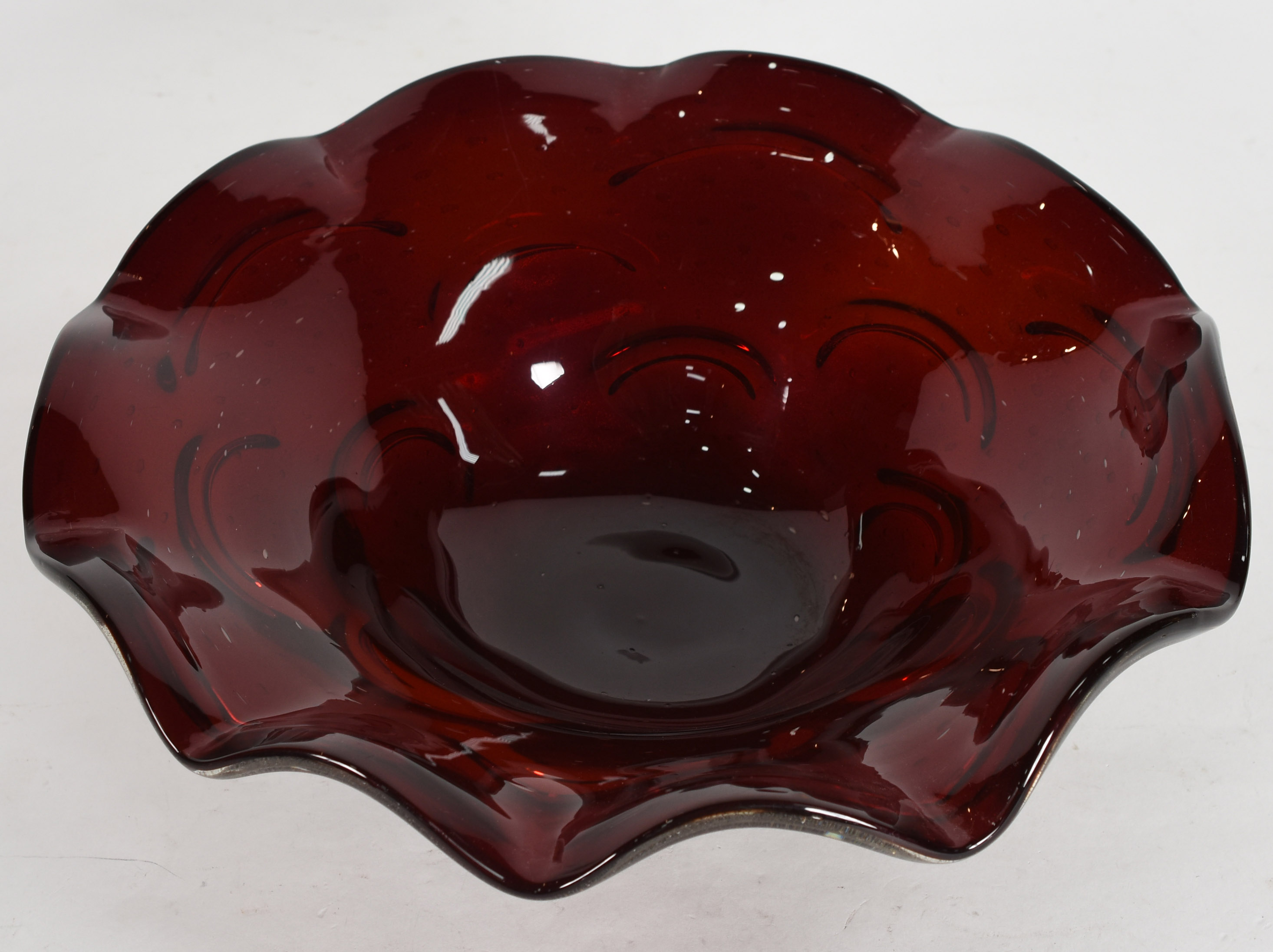 Fruteira de murano com borda feitio babado na cor vermelha e pó de... - foto 2 de 3