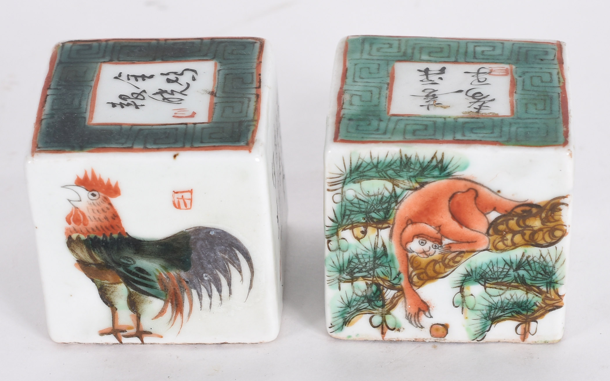 Dois carimbos de porcelana chinesa, de formato quadrangular... - foto 2 de 3