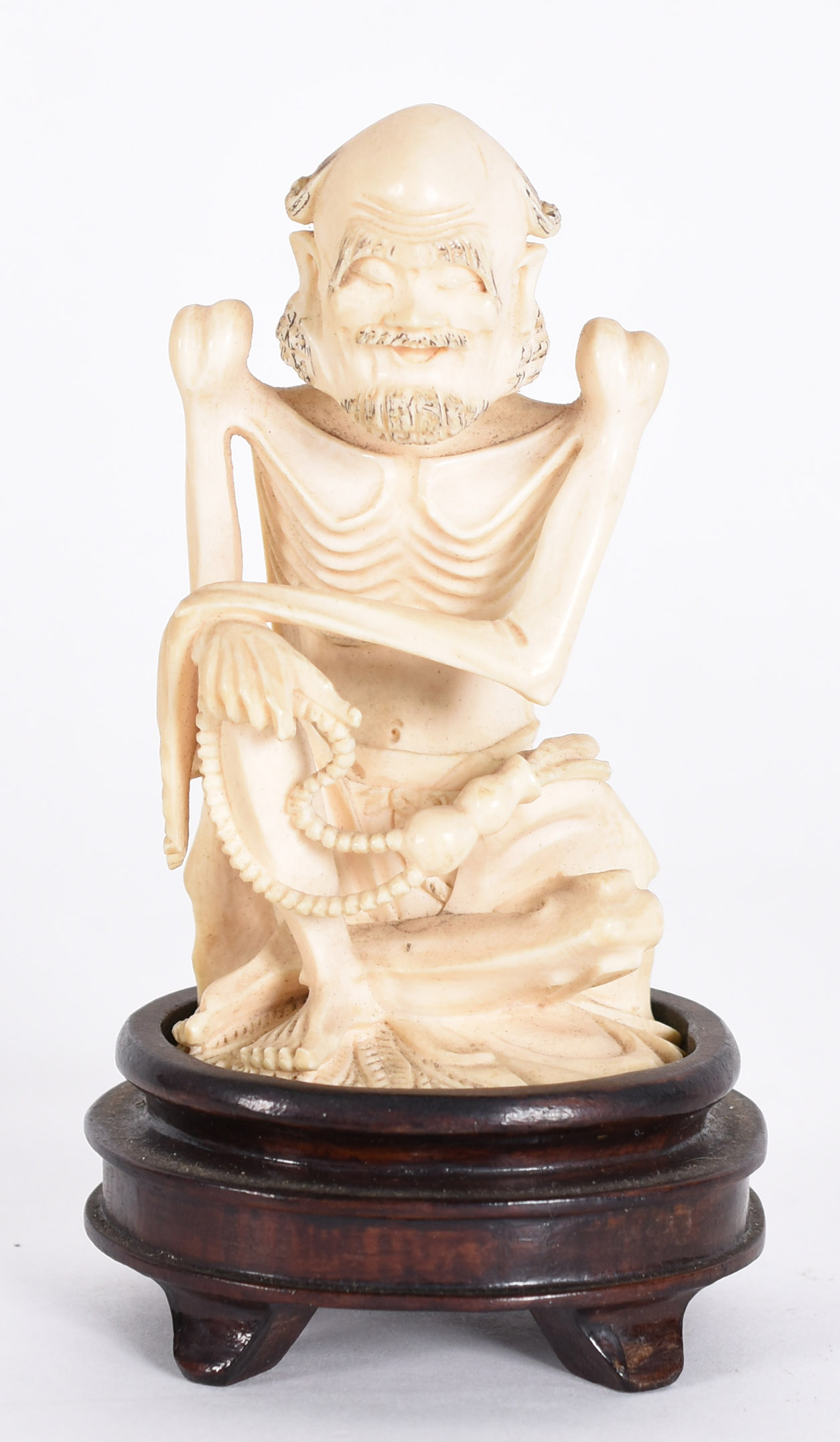 Escultura japonesa em marfim representando Rakan, discípulo asceta de... - foto 1 de 4