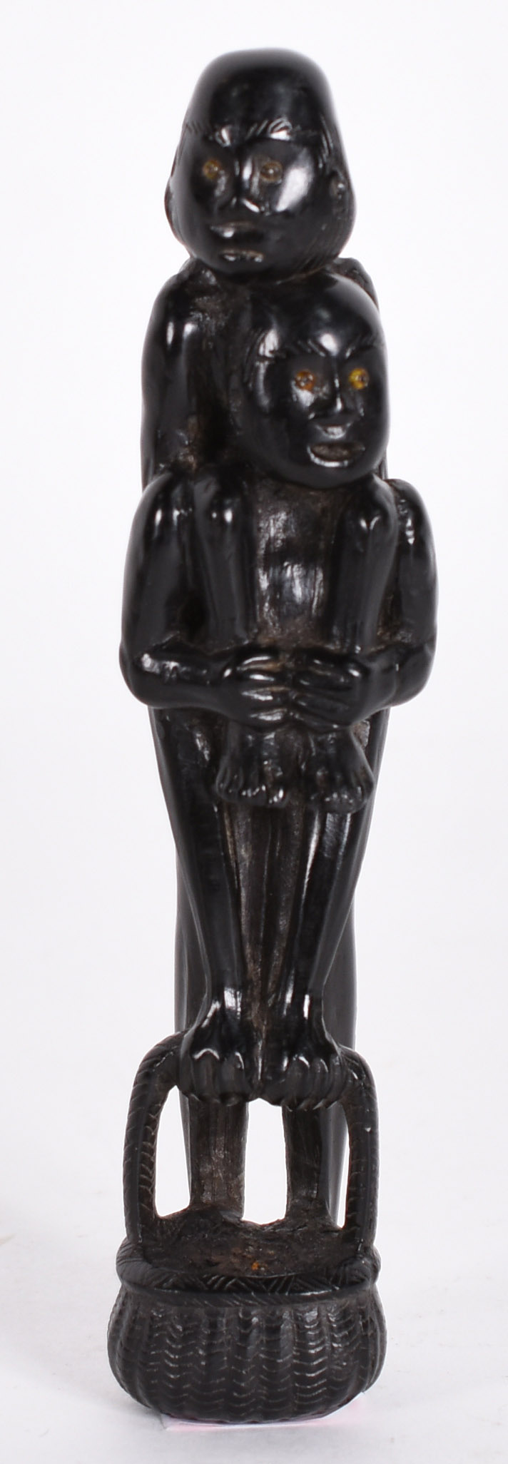 Raro Netsuke em madeira de ébano, do tipo sashi "alongado"... - foto 1 de 5