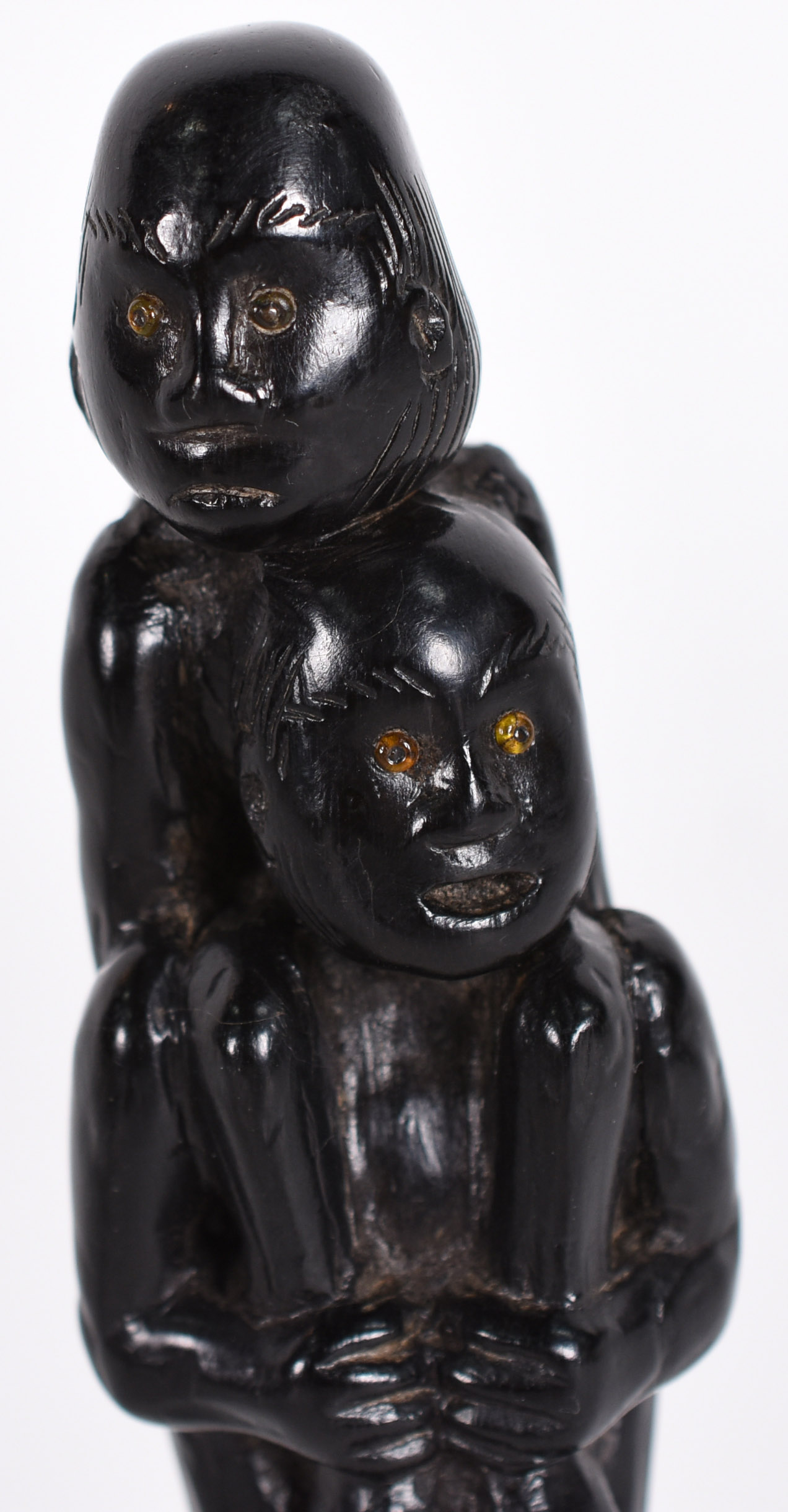 Raro Netsuke em madeira de ébano, do tipo sashi "alongado"... - foto 2 de 5