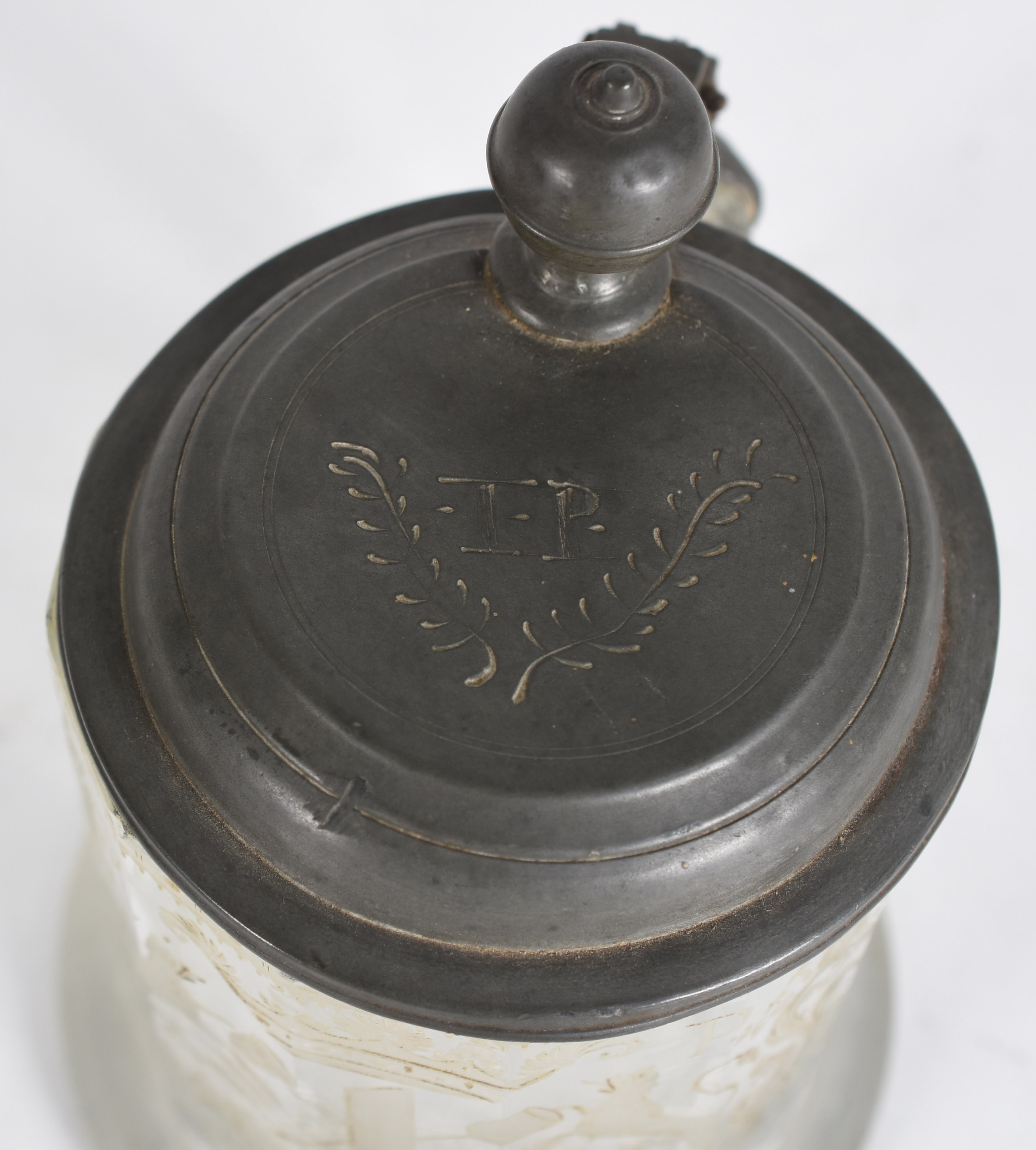 Tankard europeu em vidro facetado, profundamente gravado com... - foto 5 de 5