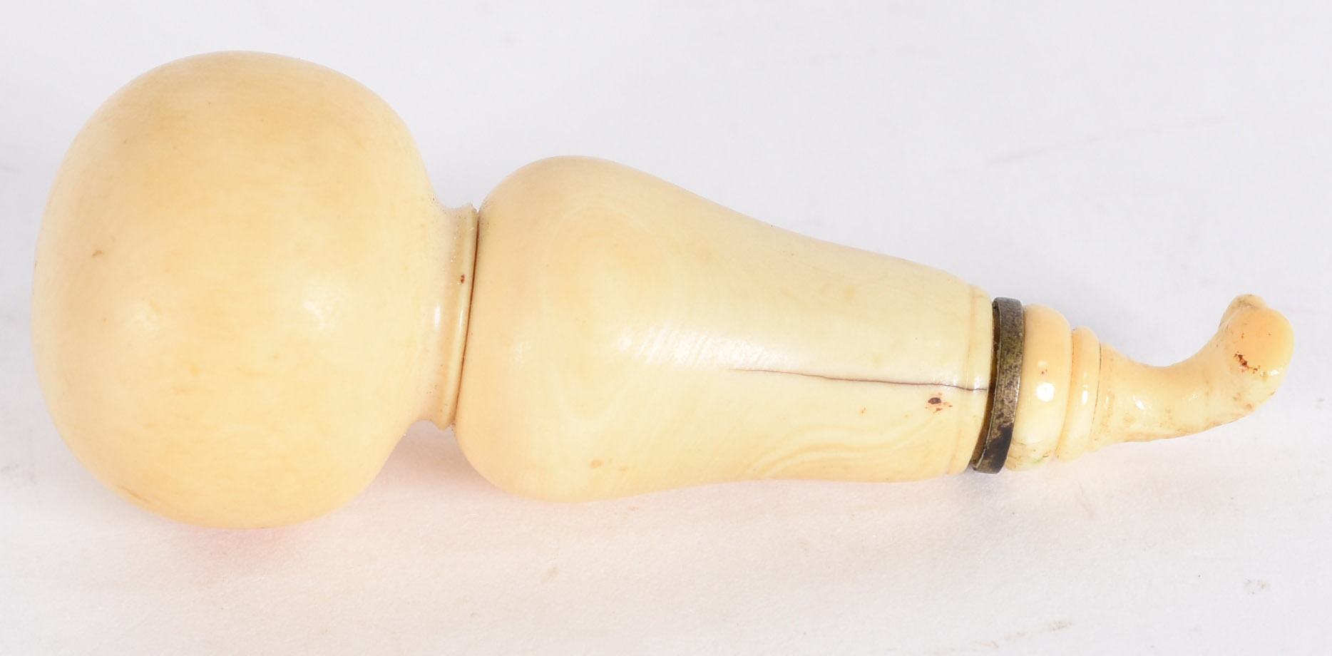 Snuff bottle chinesa em marfim liso, no feitio "double gourd' com... - foto 1 de 4