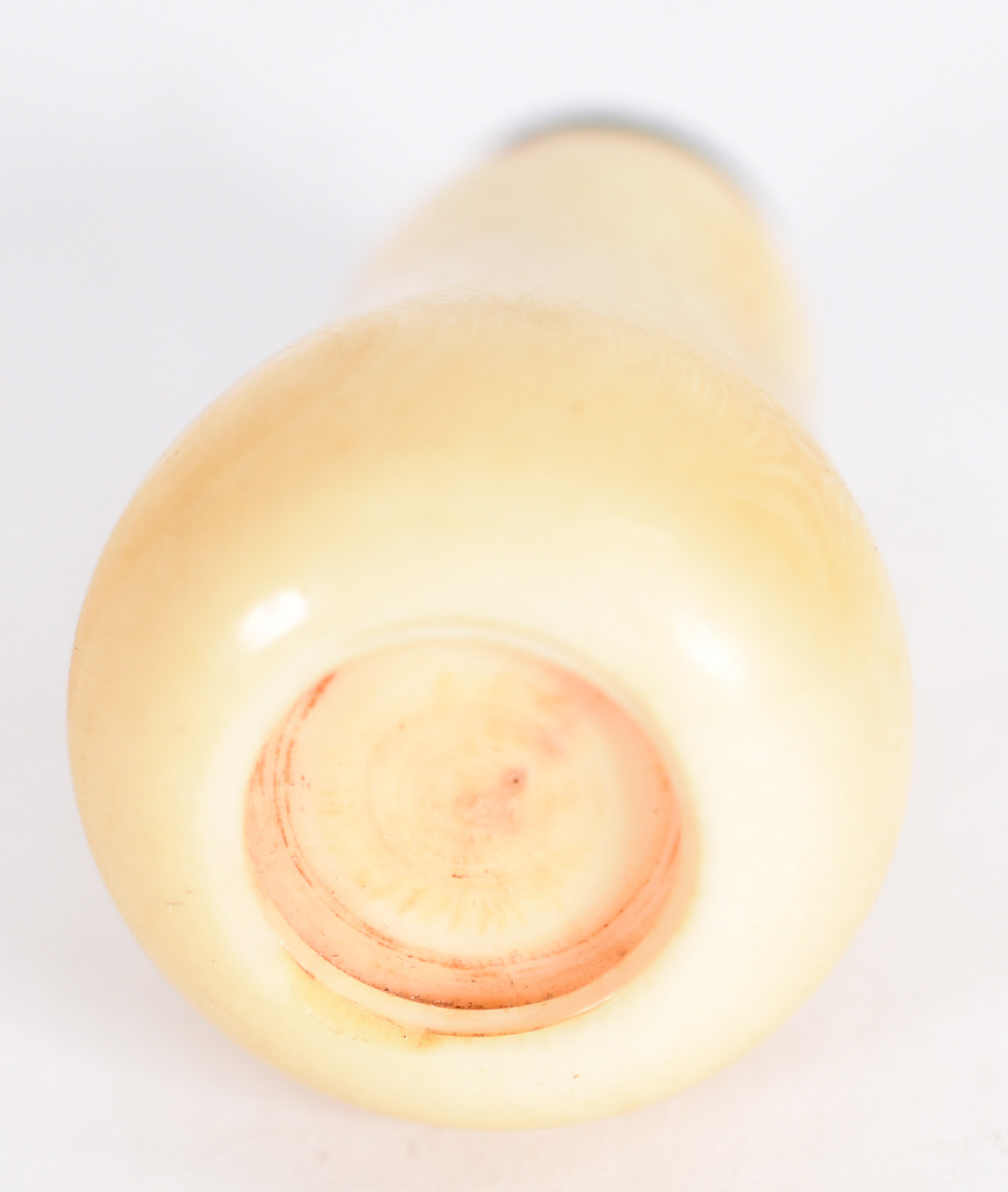 Snuff bottle chinesa em marfim liso, no feitio "double gourd' com... - foto 2 de 4