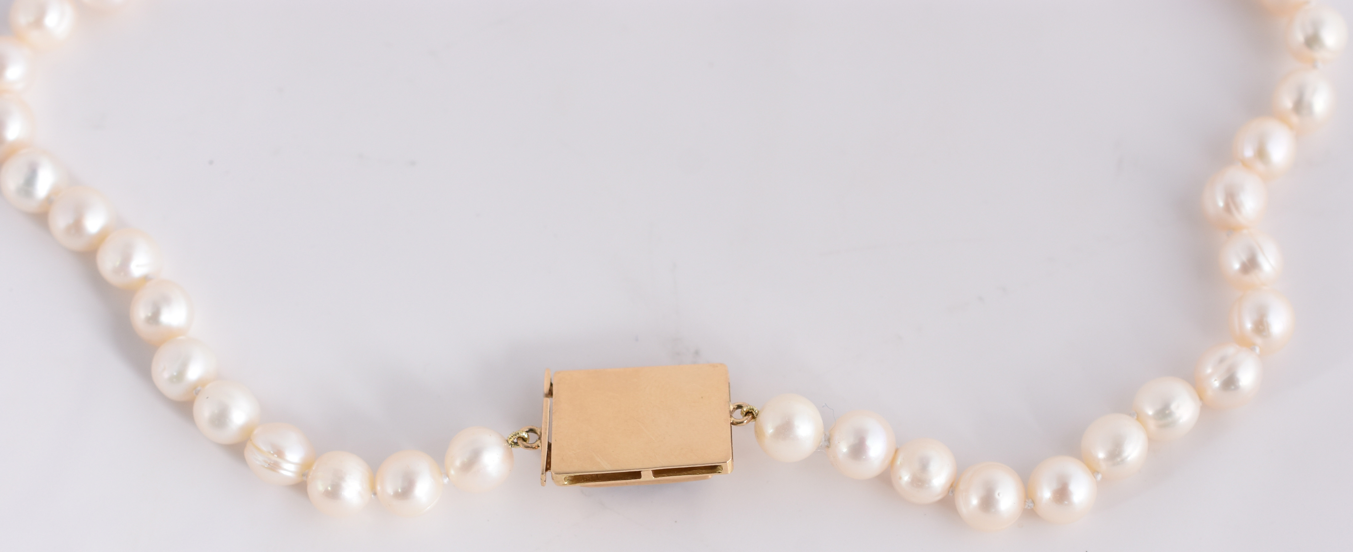 Colar de pérolas com fecho de ouro 18 k e pedra ametista. 48 cm... - foto 3 de 3