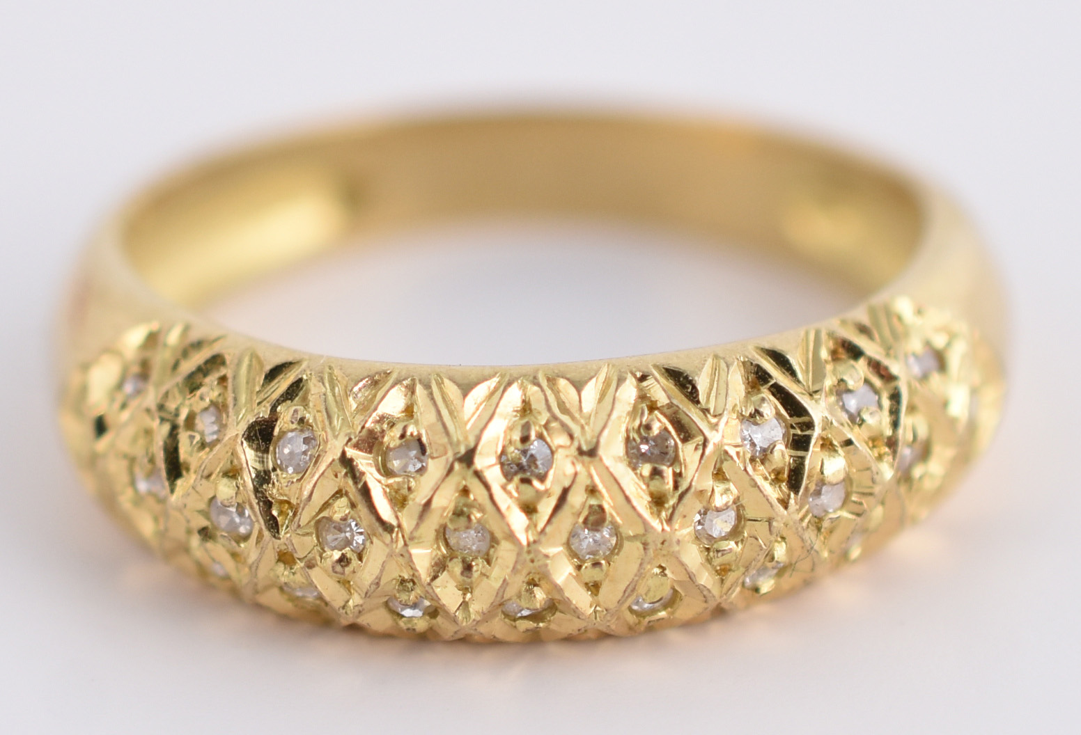 Anel ouro 18 k com brilhantes. Aro 17. (Por motivos de segurança a... - foto 1 de 3