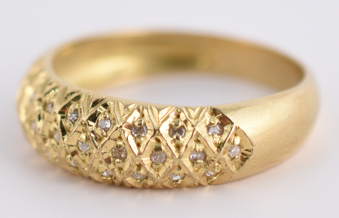 Anel ouro 18 k com brilhantes. Aro 17. (Por motivos de segurança a... - foto 2 de 3