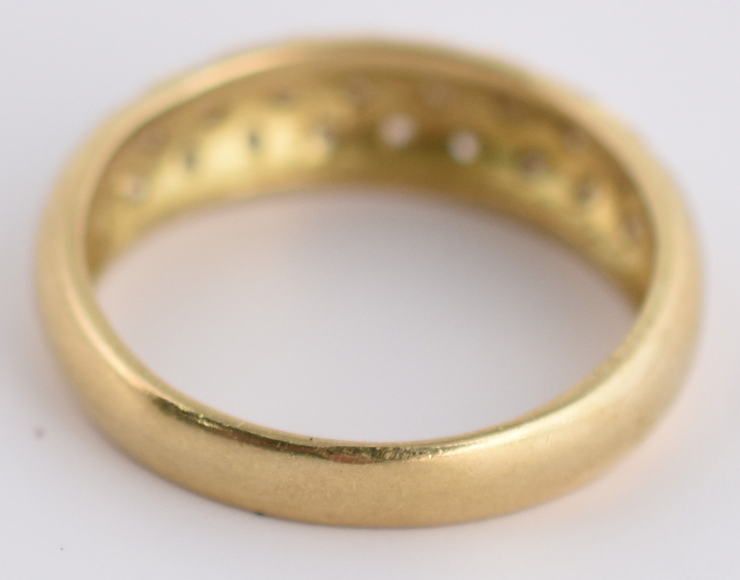 Anel ouro 18 k com brilhantes. Aro 17. (Por motivos de segurança a... - foto 3 de 3