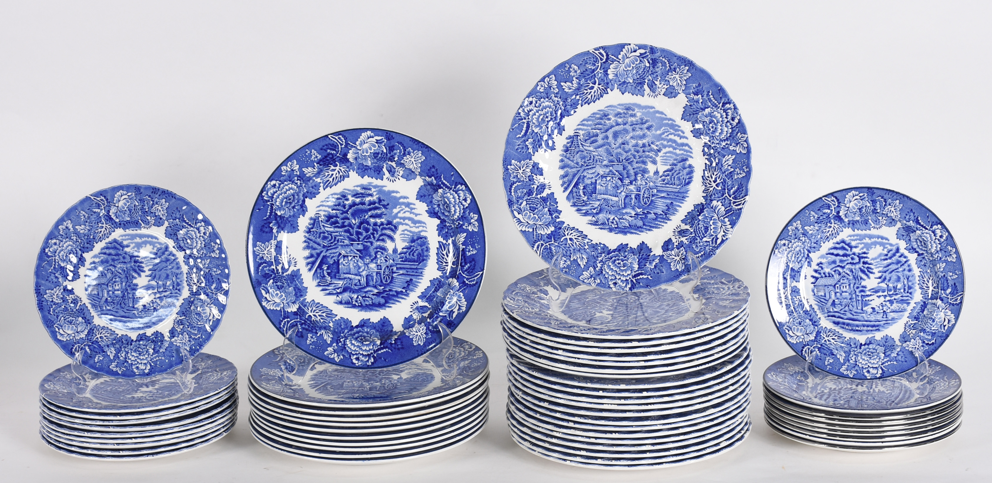 Conjunto de jantar de faiança inglesa azul e branca, composto de... - foto 2 de 10