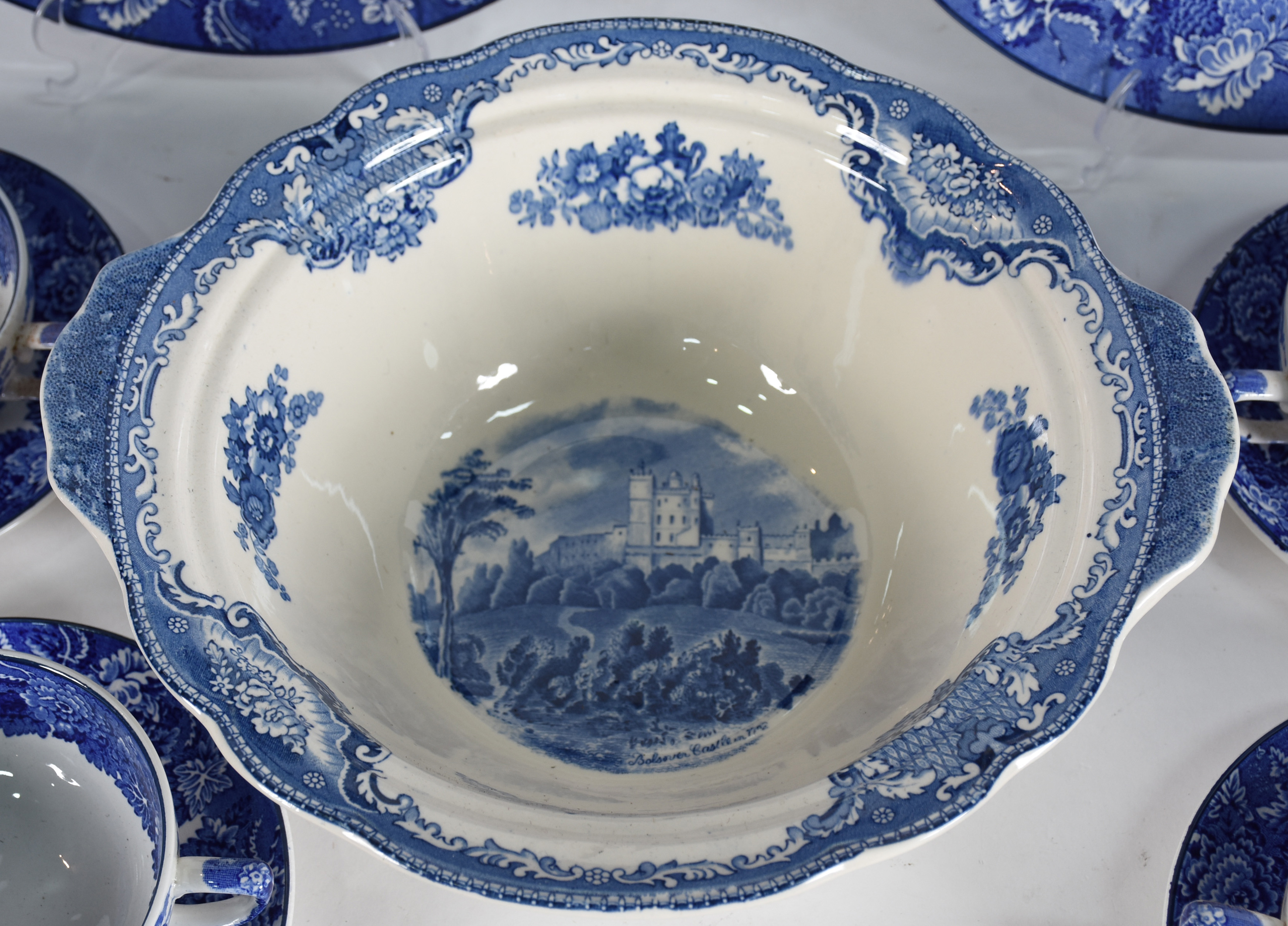 Conjunto de jantar de faiança inglesa azul e branca, composto de... - foto 7 de 10