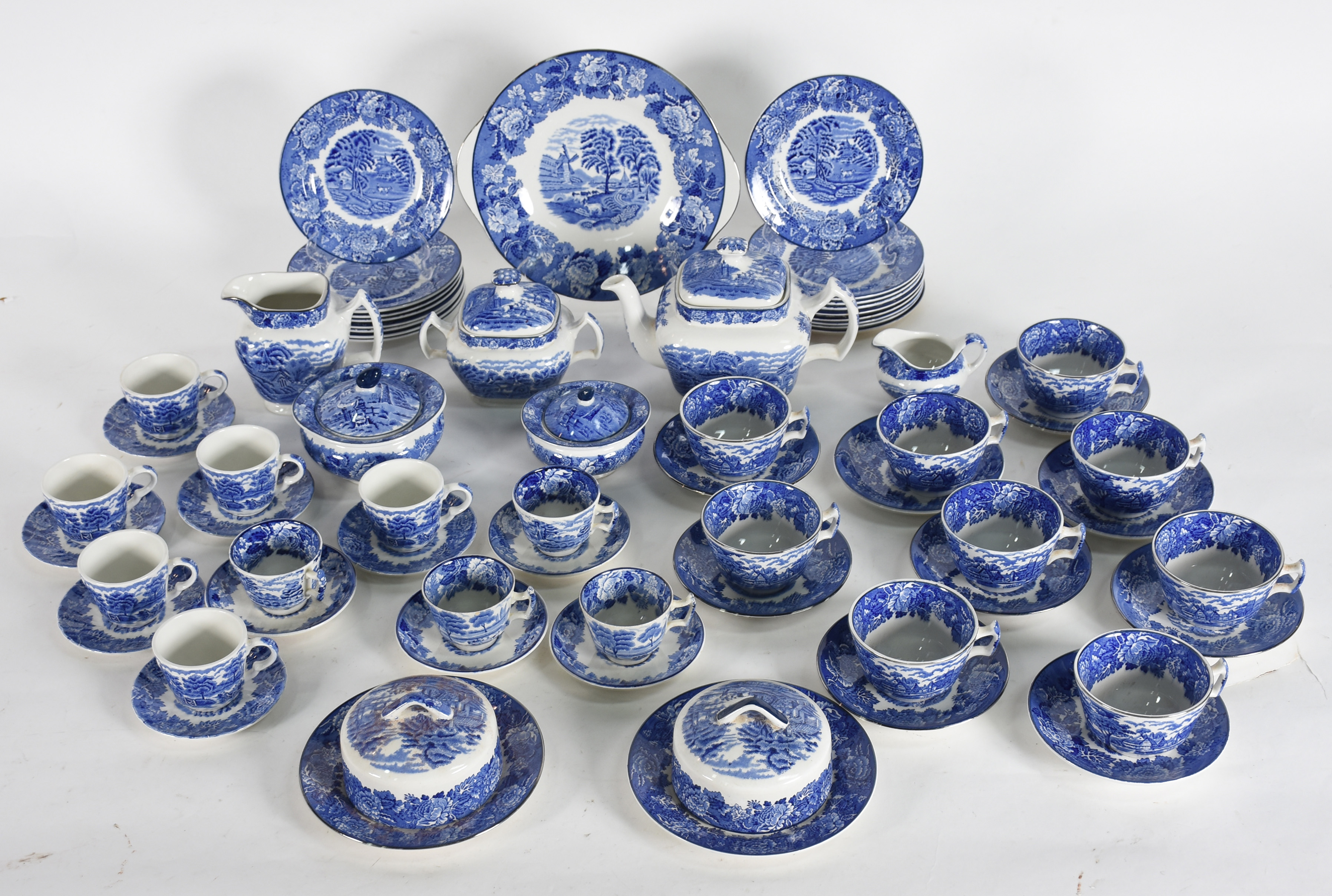 Conjunto de jantar de faiança inglesa azul e branca, composto de... - foto 10 de 10