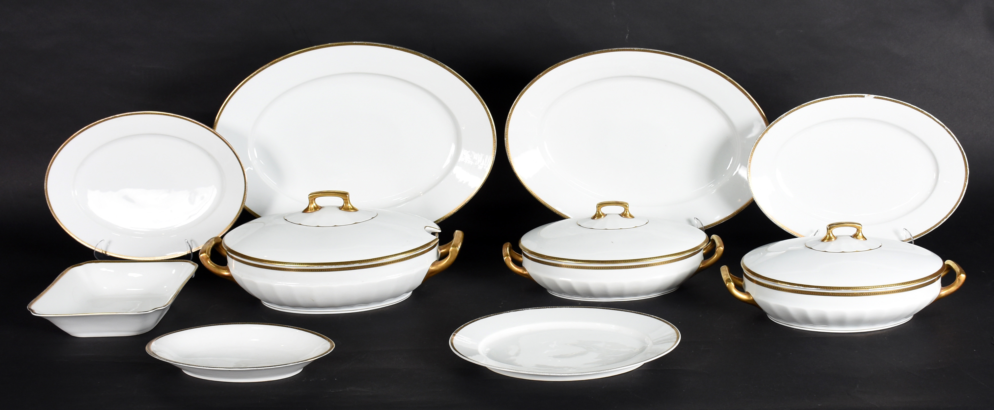 Serviço de jantar de porcelana branca Bavaria composto de 23 pratos... - foto 3 de 7
