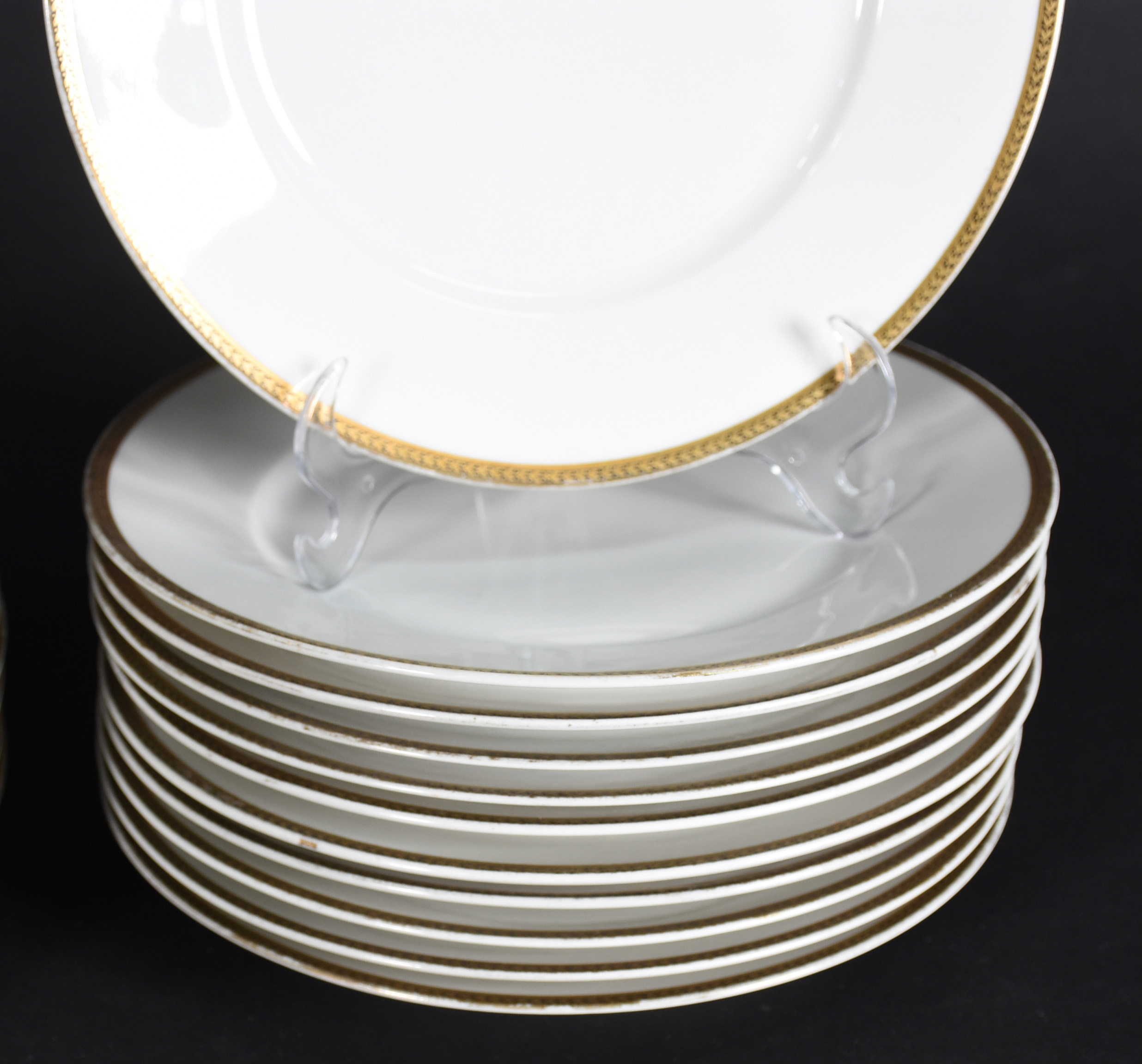 Serviço de jantar de porcelana branca Bavaria composto de 23 pratos... - foto 5 de 7
