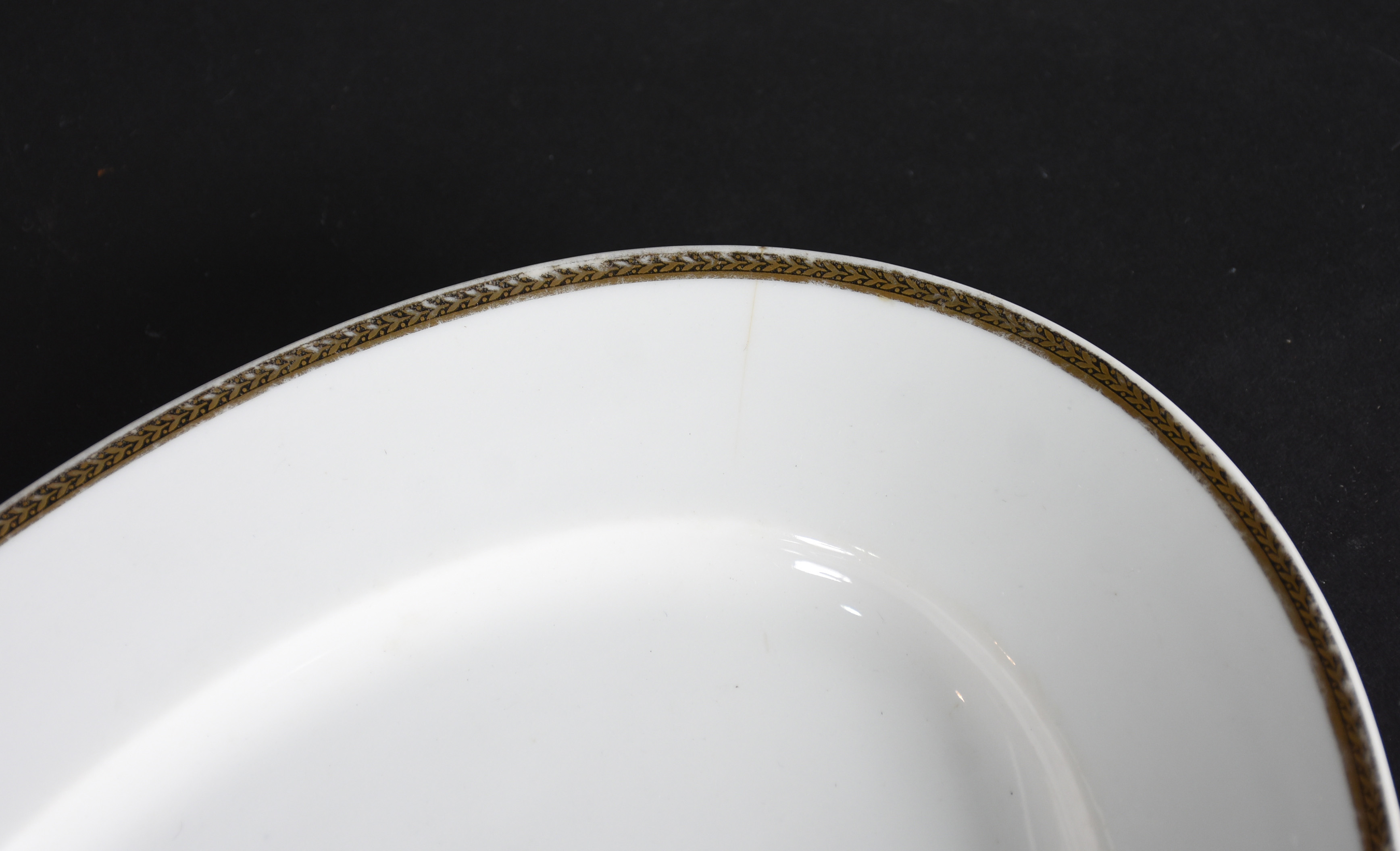Serviço de jantar de porcelana branca Bavaria composto de 23 pratos... - foto 6 de 7