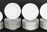 Aparelho de jantar de porcelana nacional REAL, ... - Aparelho de jantar de porcelana nacional REAL, composto por 20 pratos rasos, 12 fundos, 2 legumeiras, 11 pratos de sobremesa, molheira,  prato p...