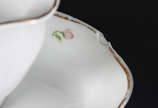Aparelho de jantar de porcelana nacional REAL, ... - Aparelho de jantar de porcelana nacional REAL, composto por 20 pratos rasos, 12 fundos, 2 legumeiras, 11 pratos de sobremesa, molheira,  prato p...