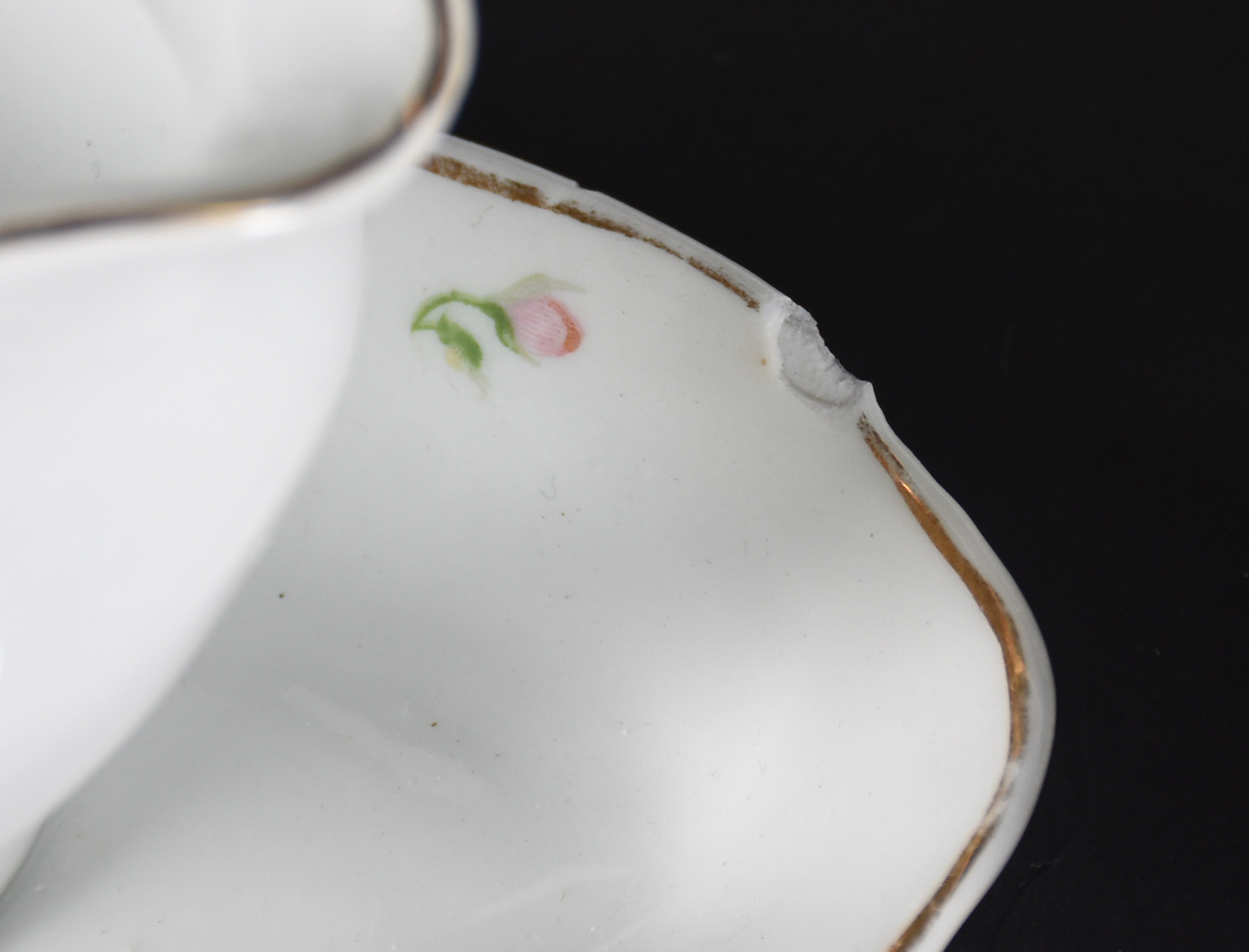 Aparelho de jantar de porcelana nacional REAL, composto por 20 pratos... - foto 4 de 6