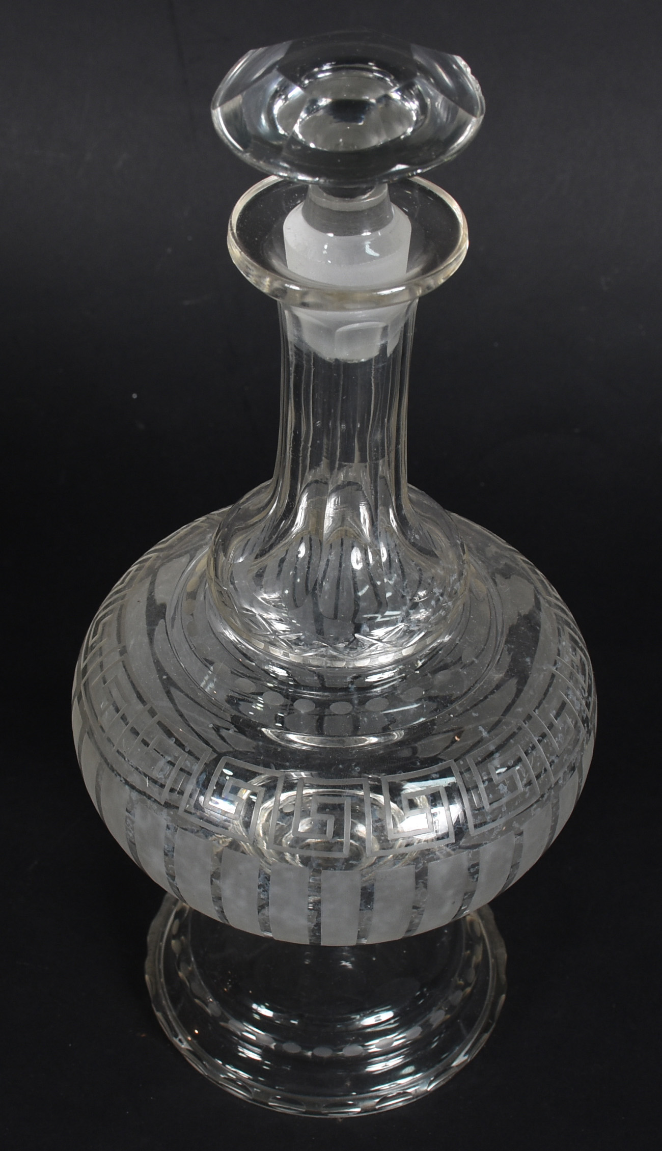 Garrafa de cristal com gregas lavradas (com mofo). - foto 2 de 4