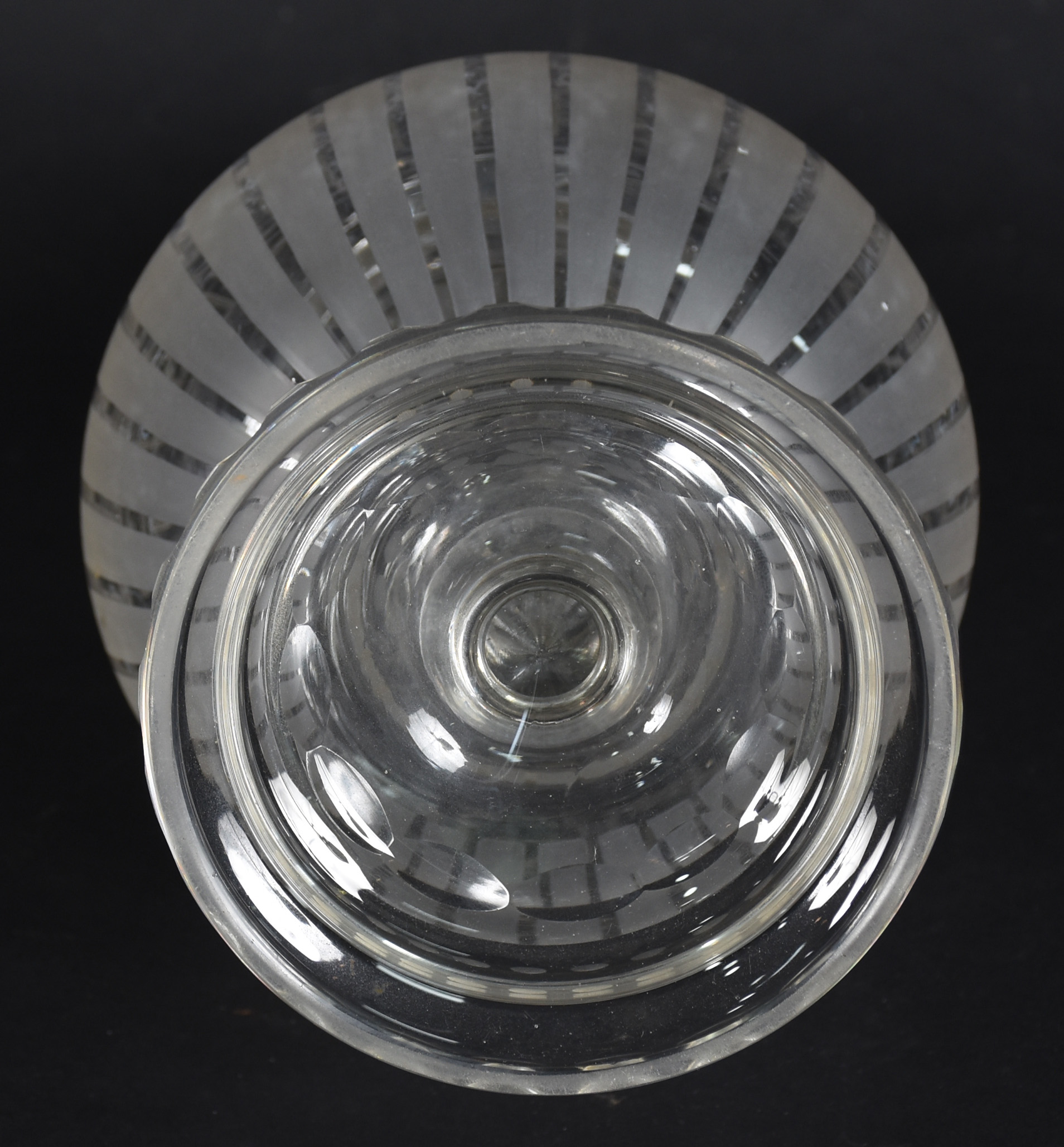 Garrafa de cristal com gregas lavradas (com mofo). - foto 4 de 4
