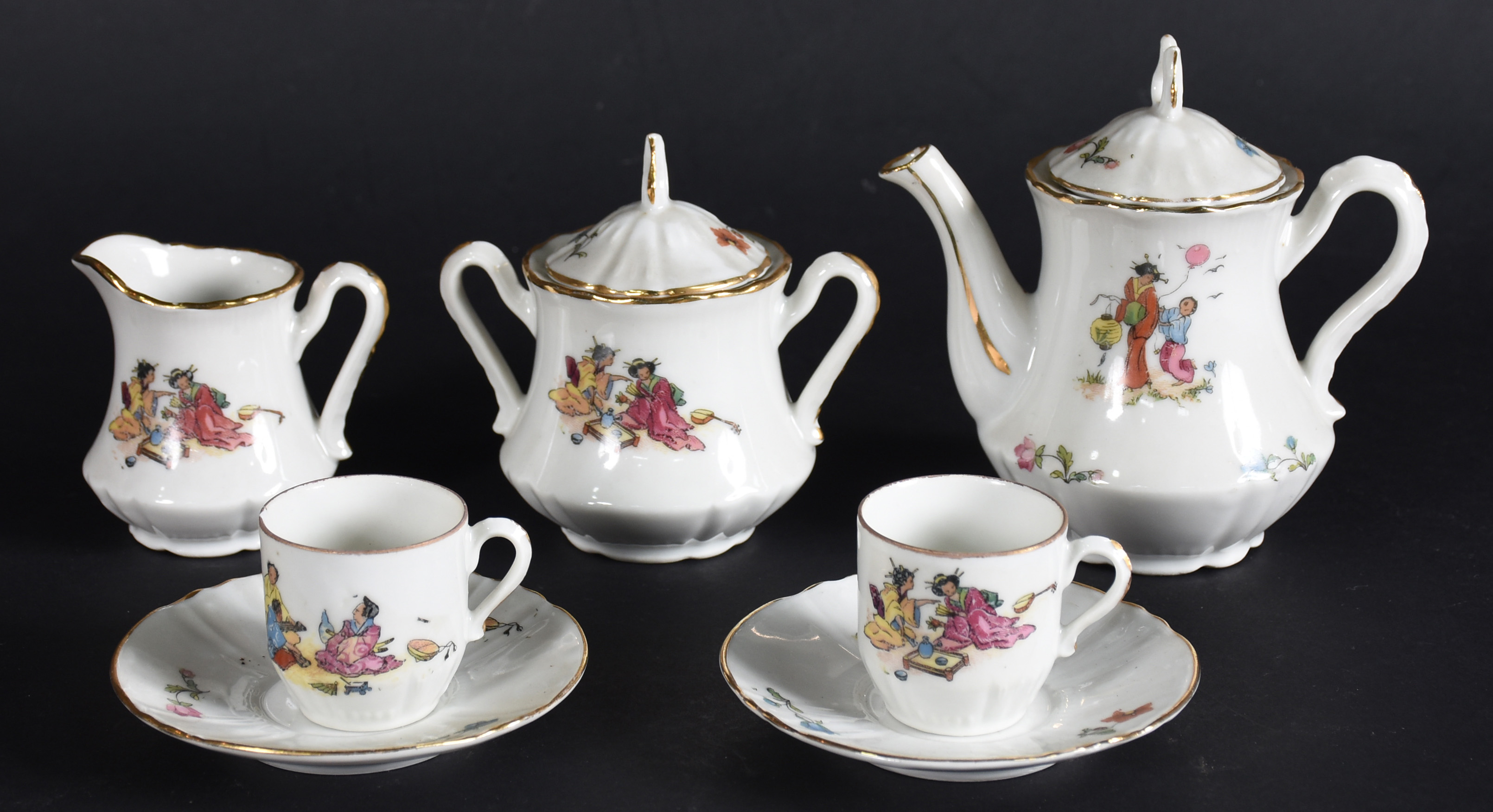 Tête-a-tête de porcelana decorada com figuras orientais em... - foto 1 de 2