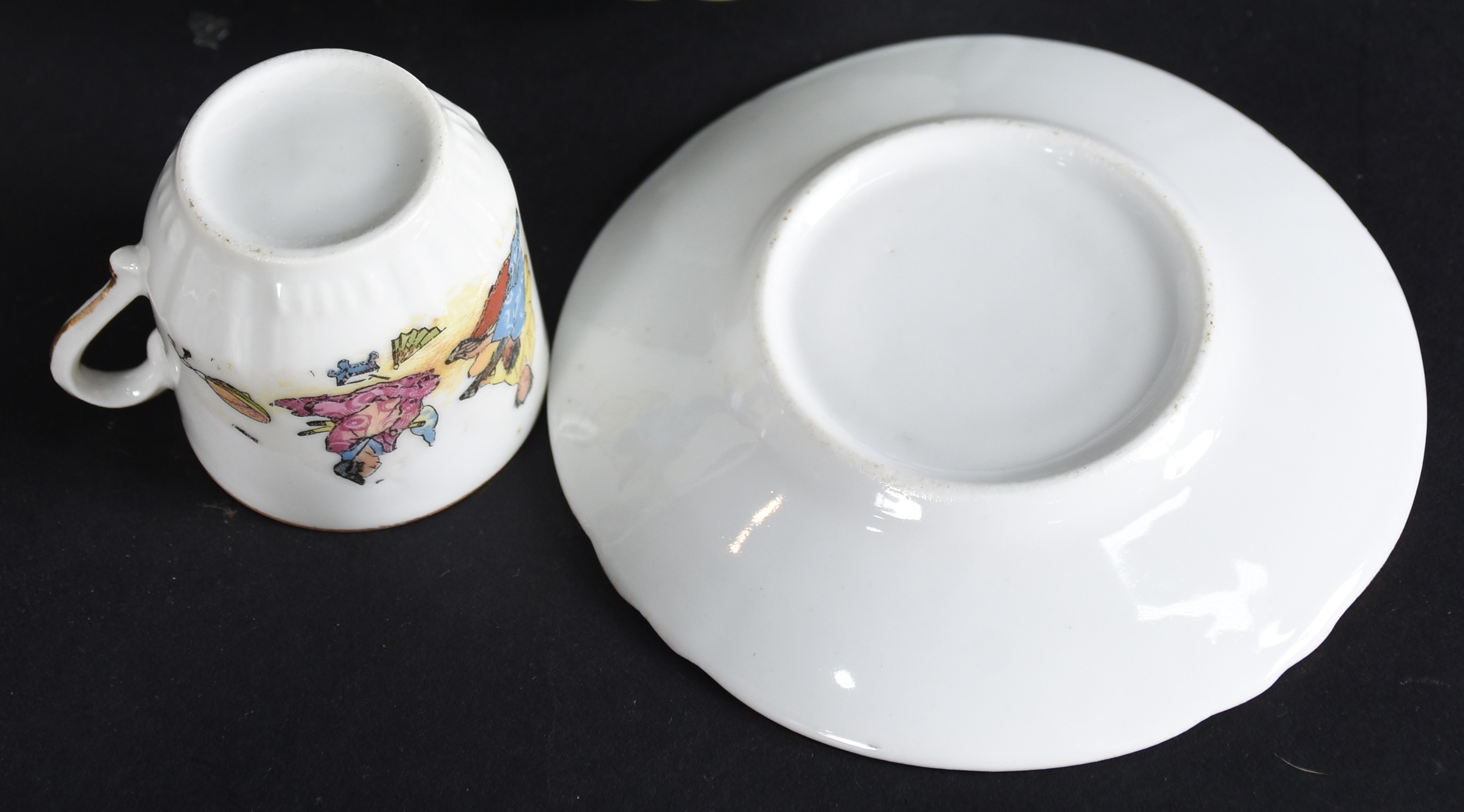 Tête-a-tête de porcelana decorada com figuras orientais em... - foto 2 de 2