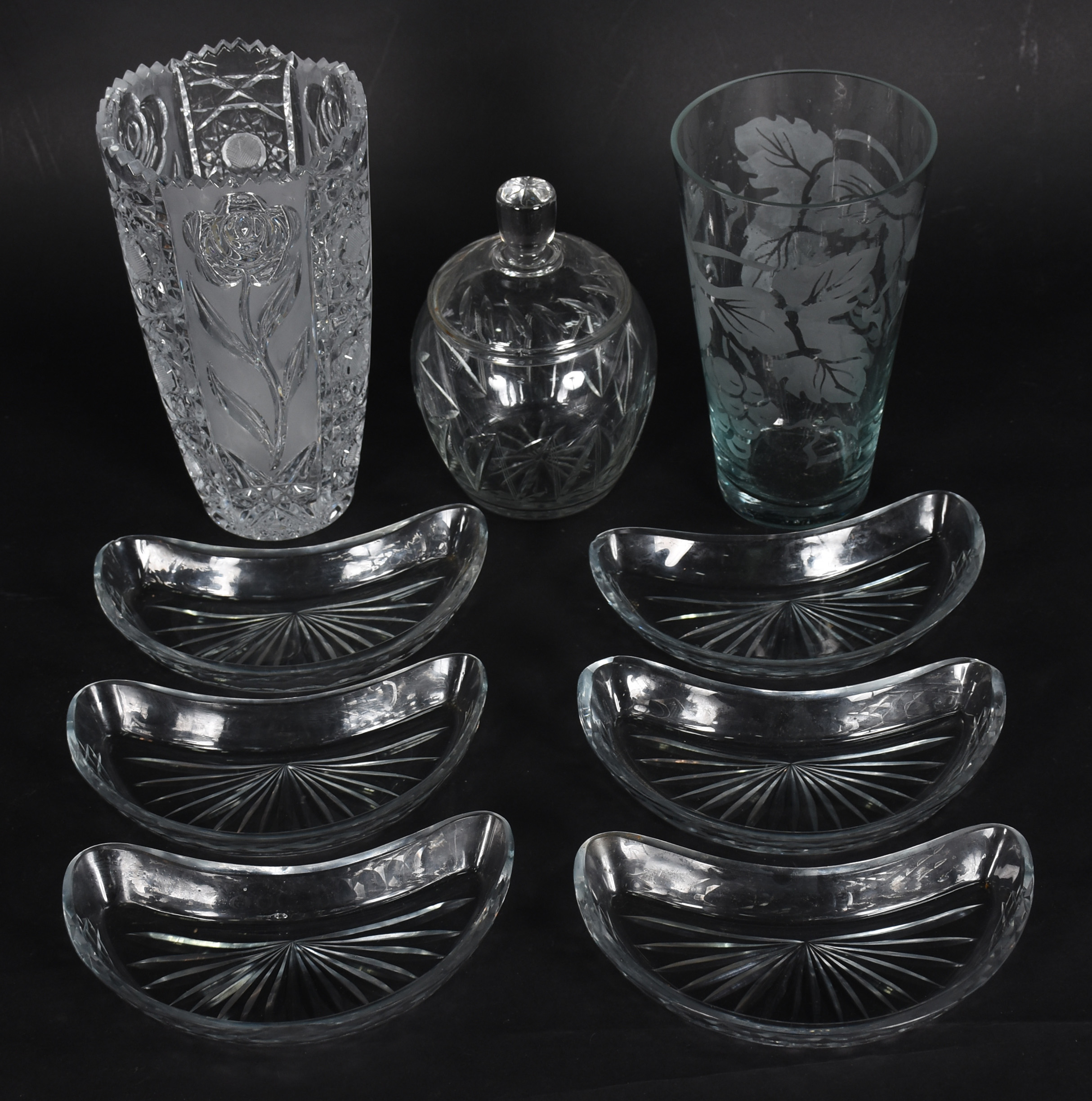Lote com 9 peças em demi cristal, sendo: 2 vasos (alturas 26 e 23... - foto 1 de 5
