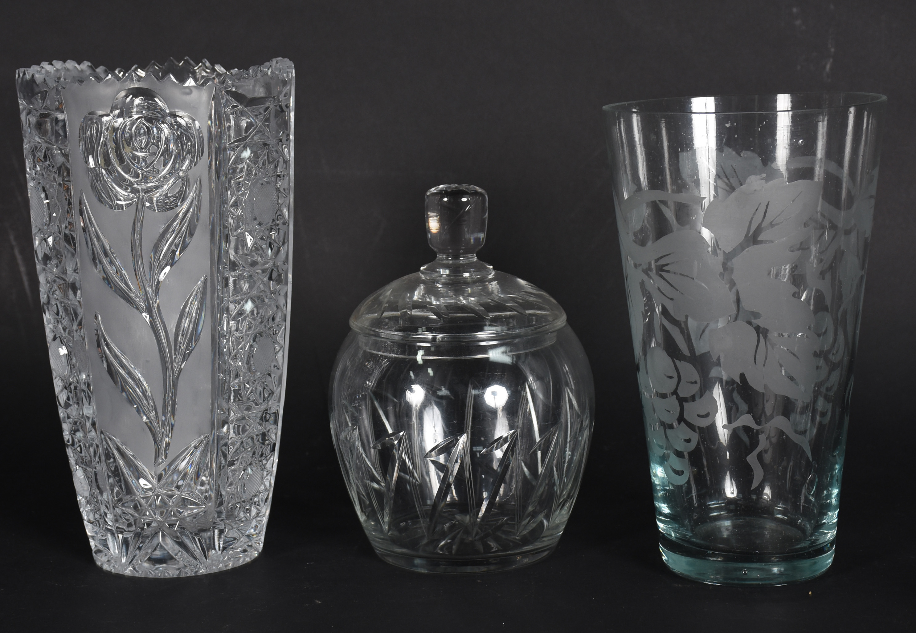 Lote com 9 peças em demi cristal, sendo: 2 vasos (alturas 26 e 23... - foto 2 de 5