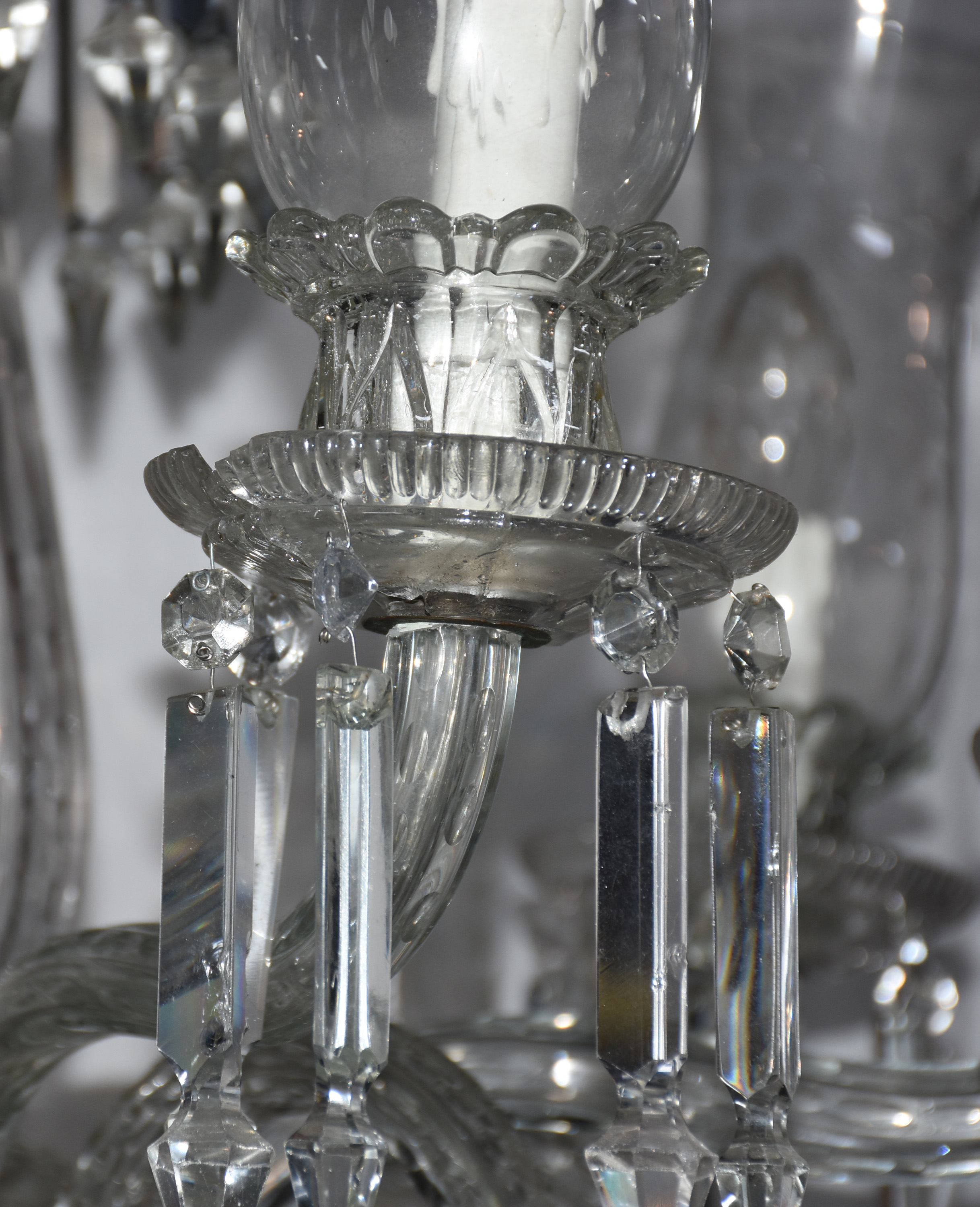 Lustre de cristal com 12 braços, pingentes lapidados e mangas... - foto 3 de 3