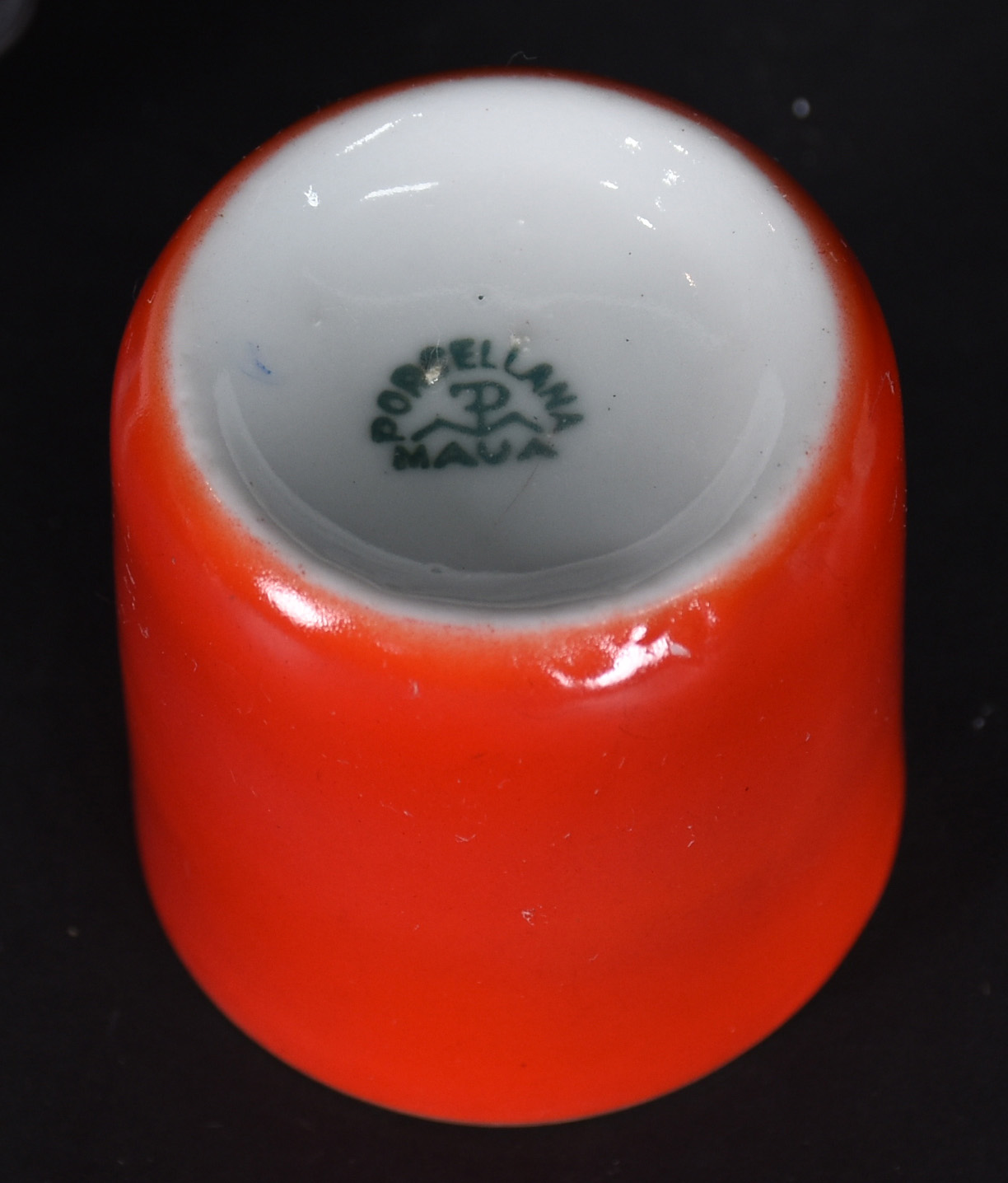 Conjunto com 10 xícaras para café de de porcelana com bases e pires... - foto 3 de 4