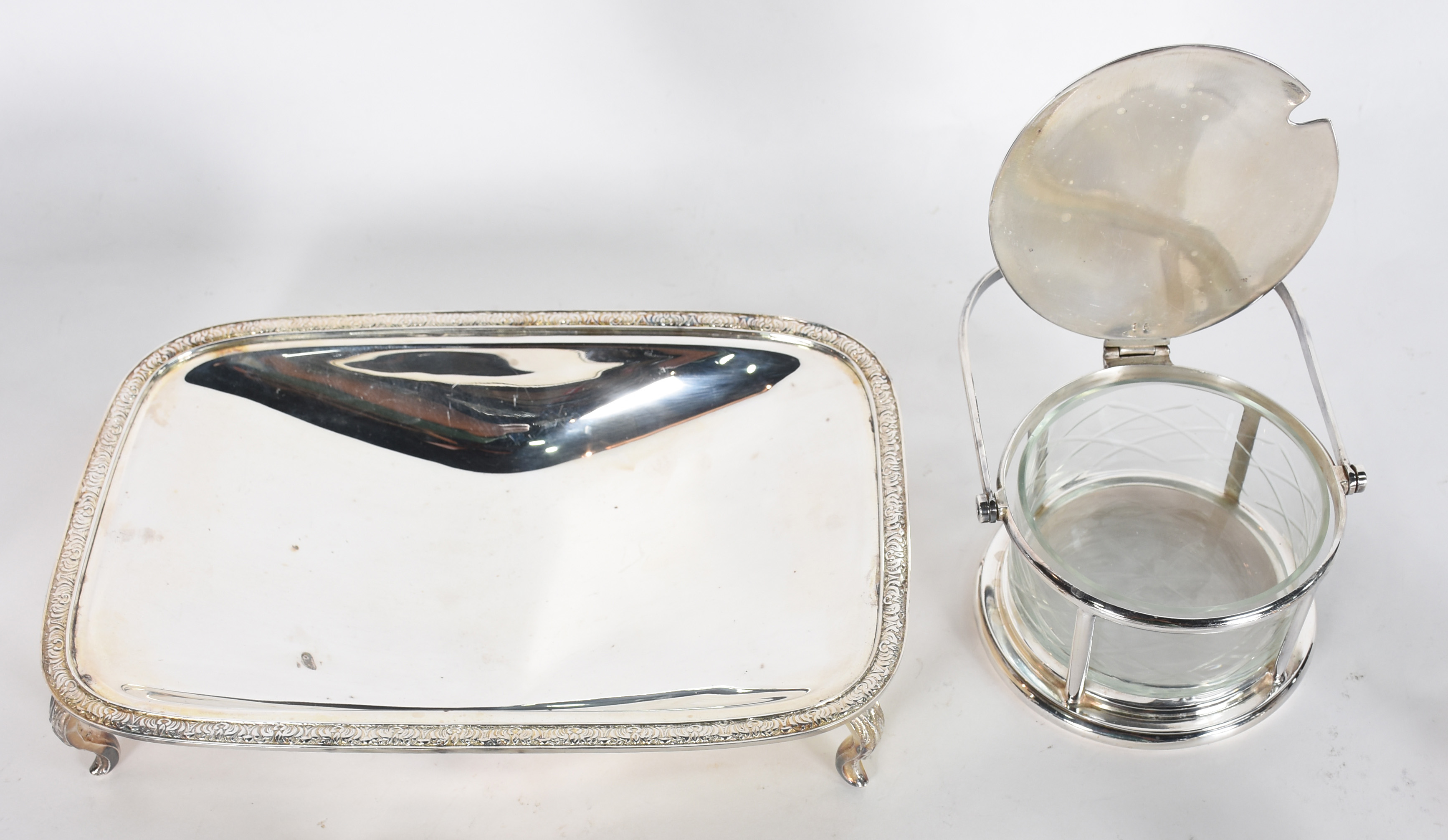 Diversas peças de metal prateado, sendo: fruteira; 4 bowls; porta... - foto 2 de 6