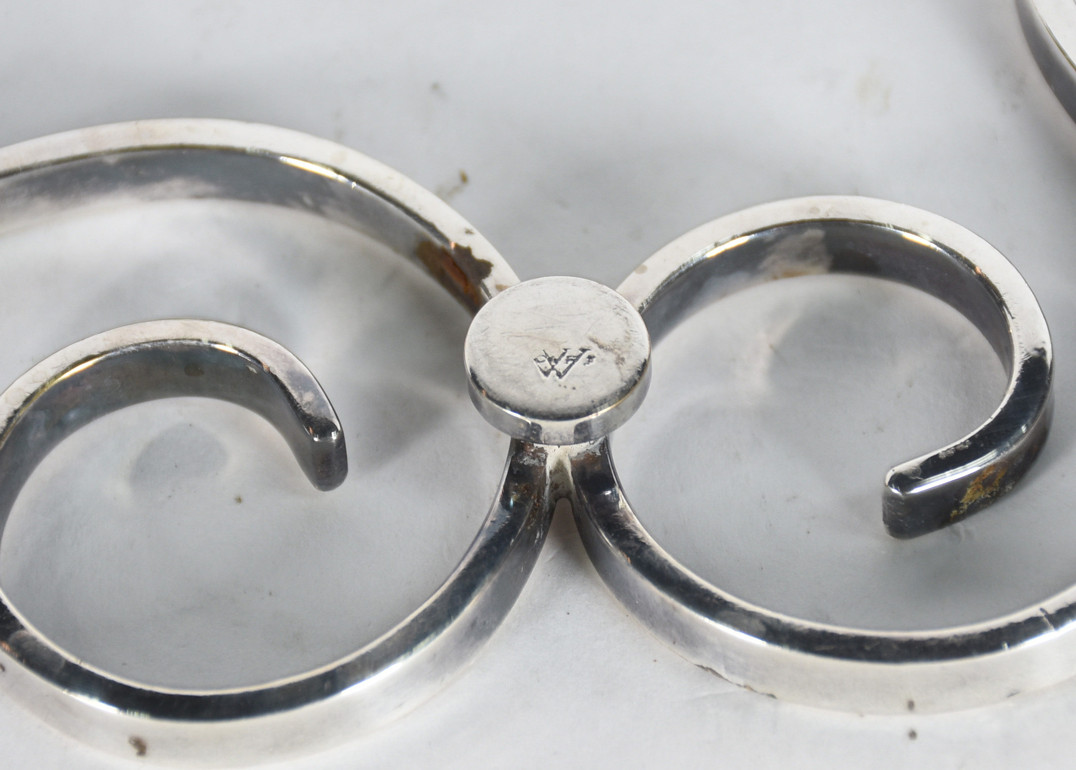 Diversas peças de metal prateado, sendo: fruteira; 4 bowls; porta... - foto 5 de 6