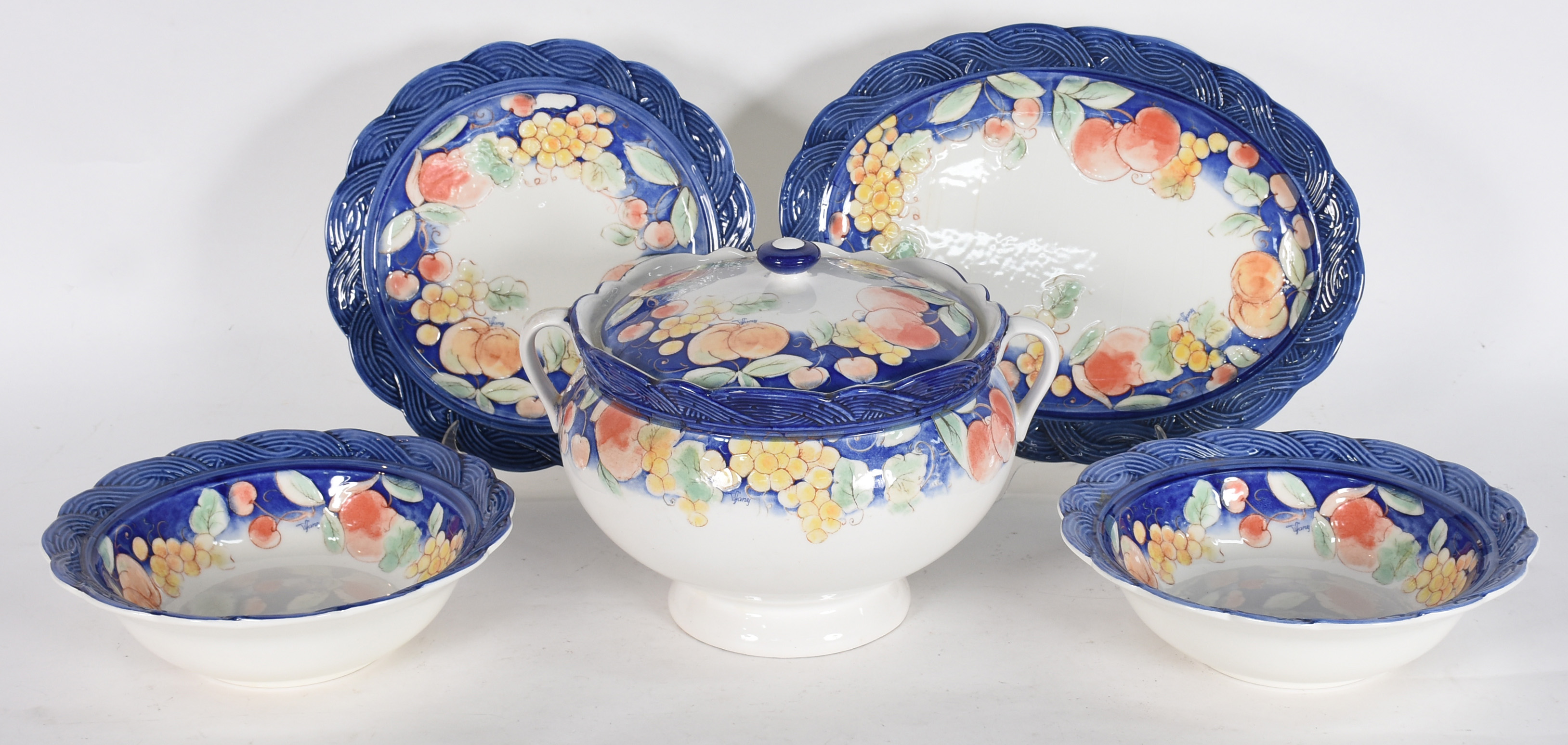 Jogo de jantar de porcelana italiana, composto por 12 pratos rasos... - foto 3 de 6