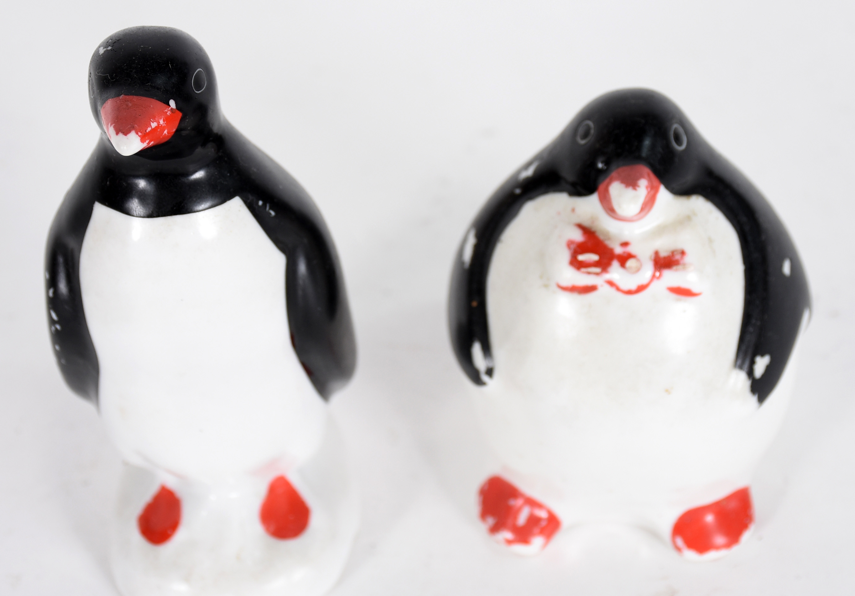 Dois pinguins de porcelana. - foto 2 de 5