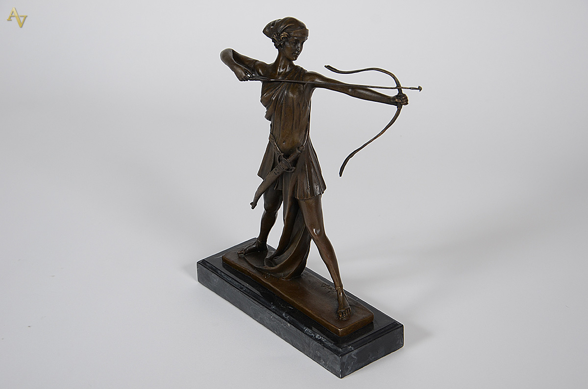 Escultura de bronze Art Deco representando Diana Caçadora. Altura 33... - foto 1 de 4