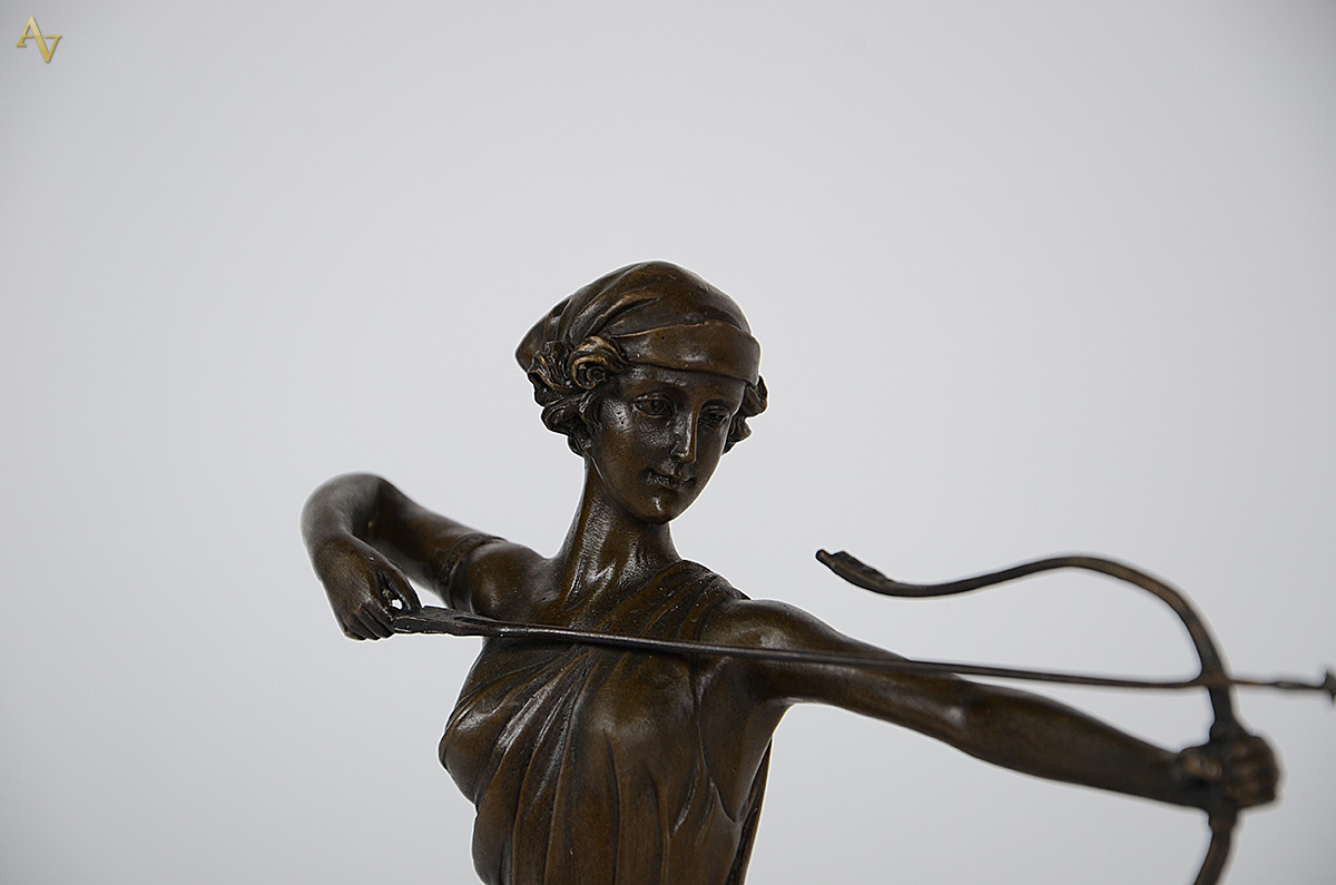 Escultura de bronze Art Deco representando Diana Caçadora. Altura 33... - foto 2 de 4