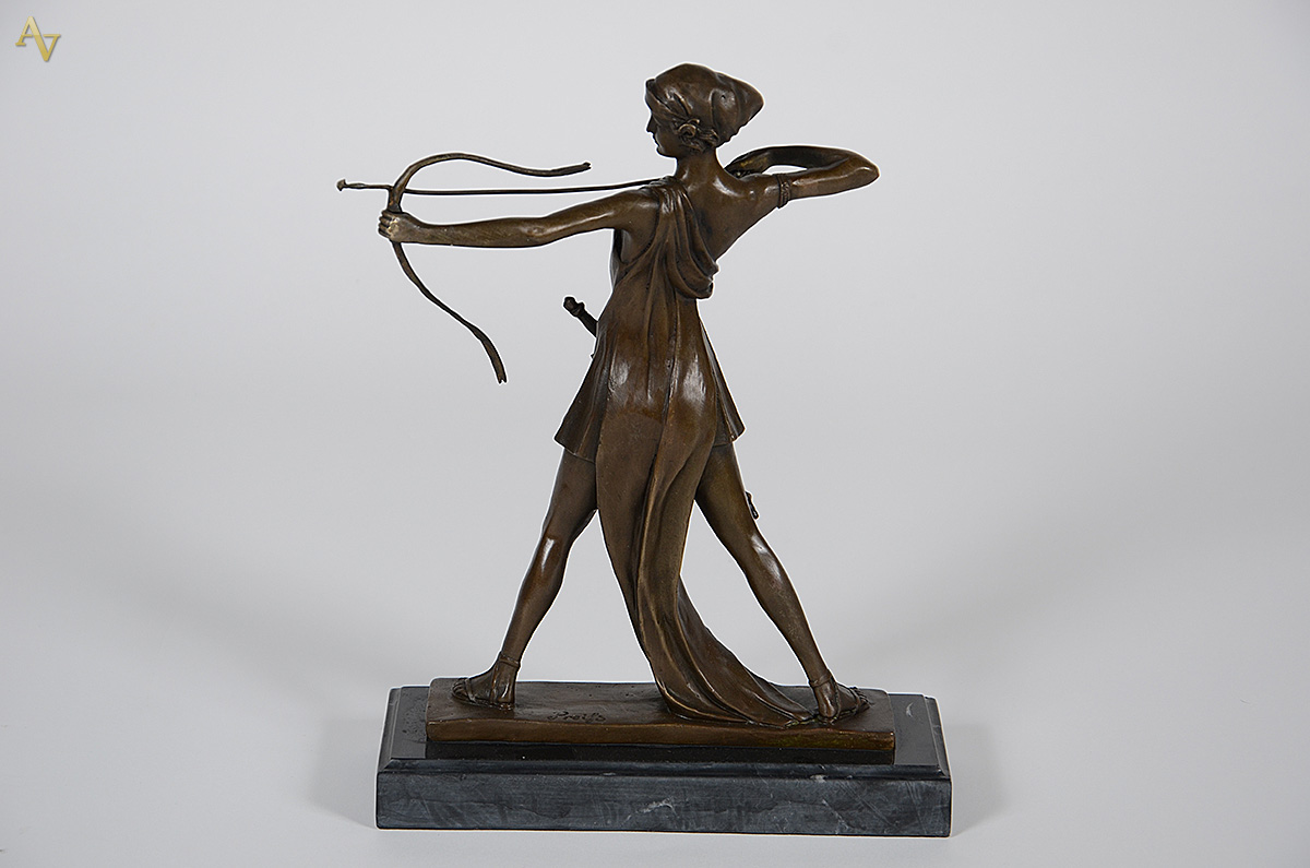 Escultura de bronze Art Deco representando Diana Caçadora. Altura 33... - foto 3 de 4