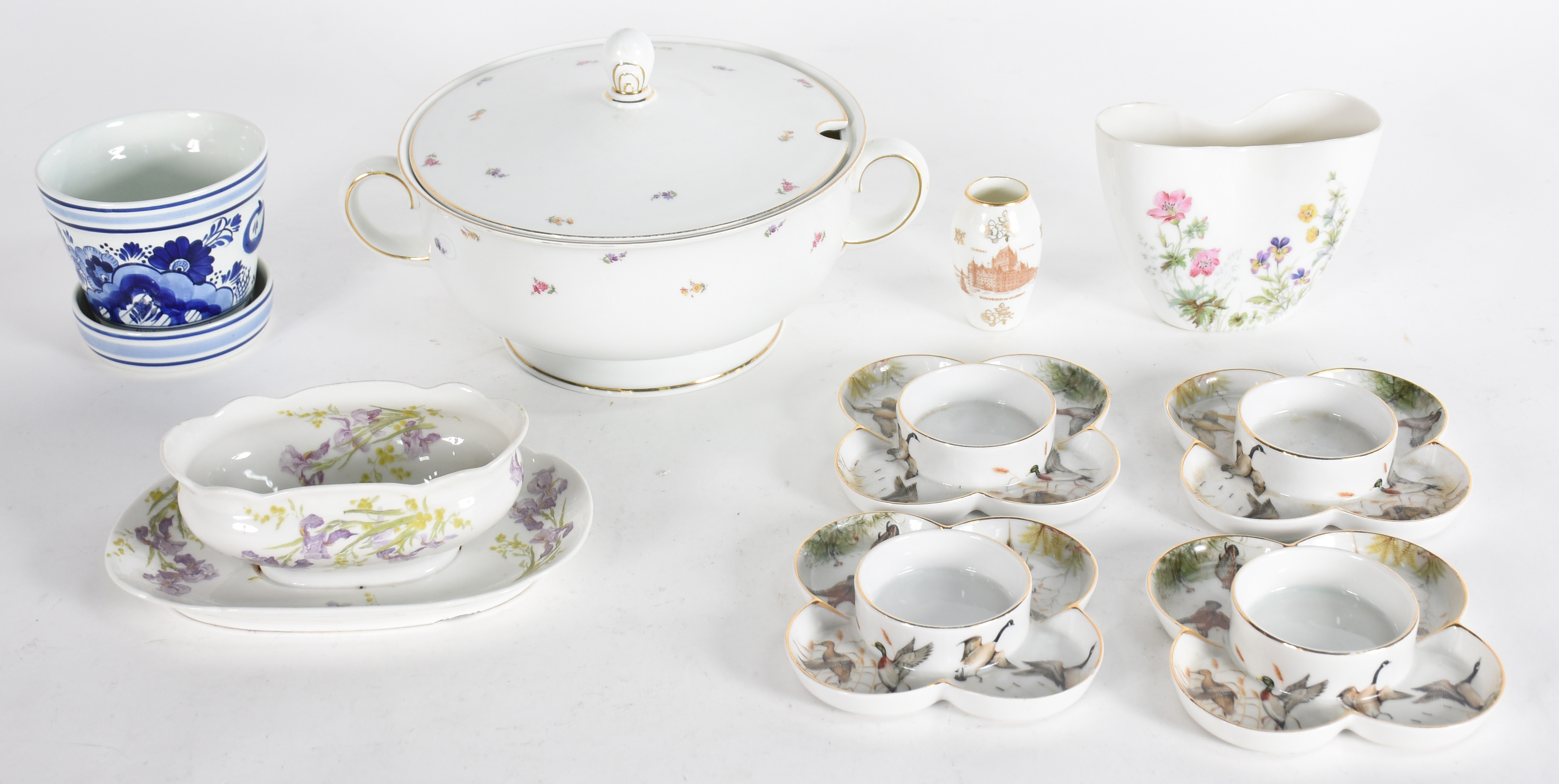 Lote com 9 peças de porcelana, diversas procedências, sendo: Sopeira... - foto 1 de 6