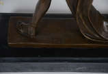 Escultura de bronze Art Deco representando Dian... - Escultura de bronze Art Deco representando Diana Caçadora. Altura 33 cm.