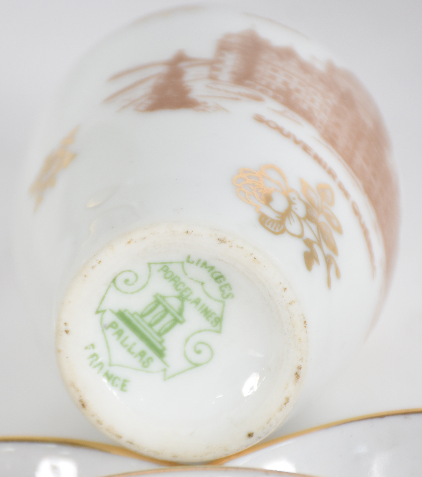Lote com 9 peças de porcelana, diversas procedências, sendo: Sopeira... - foto 3 de 6