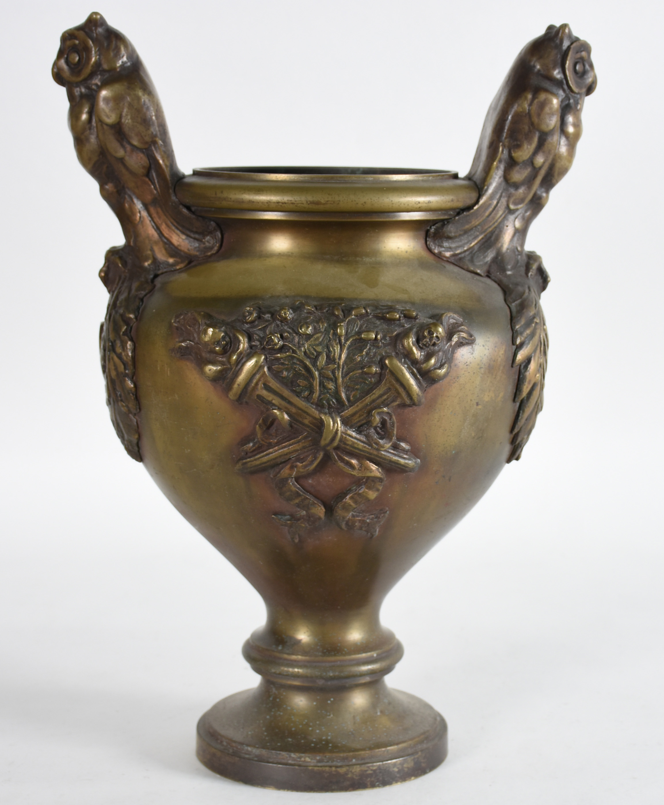 Grande vaso de bronze com pegas laterais na forma de corujas... - foto 1 de 3