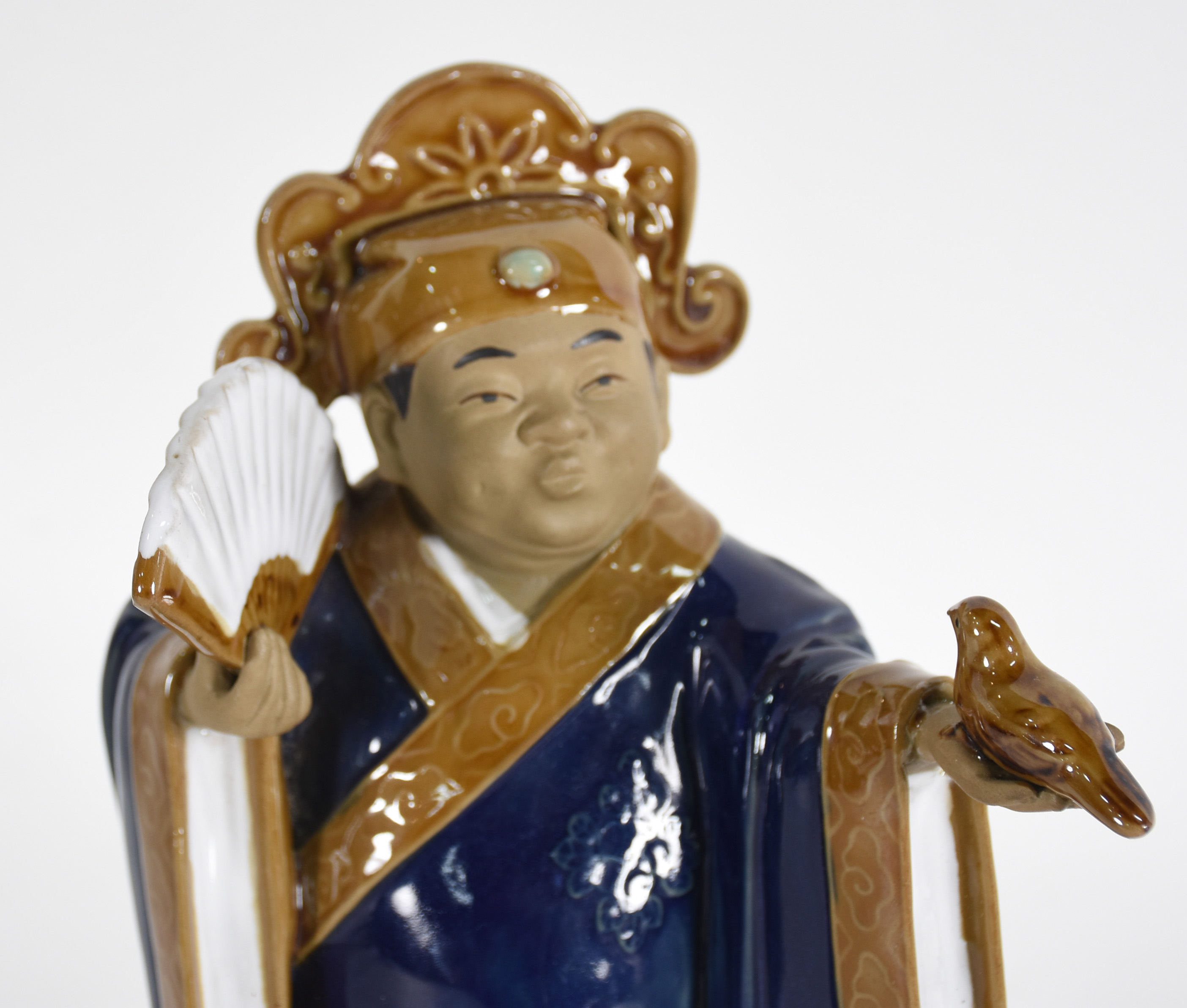 Estatueta oriental de porcelana policromada representando figura... - foto 2 de 4