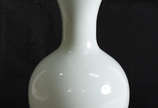 Vaso de opalina branca. - Vaso de opalina branca.