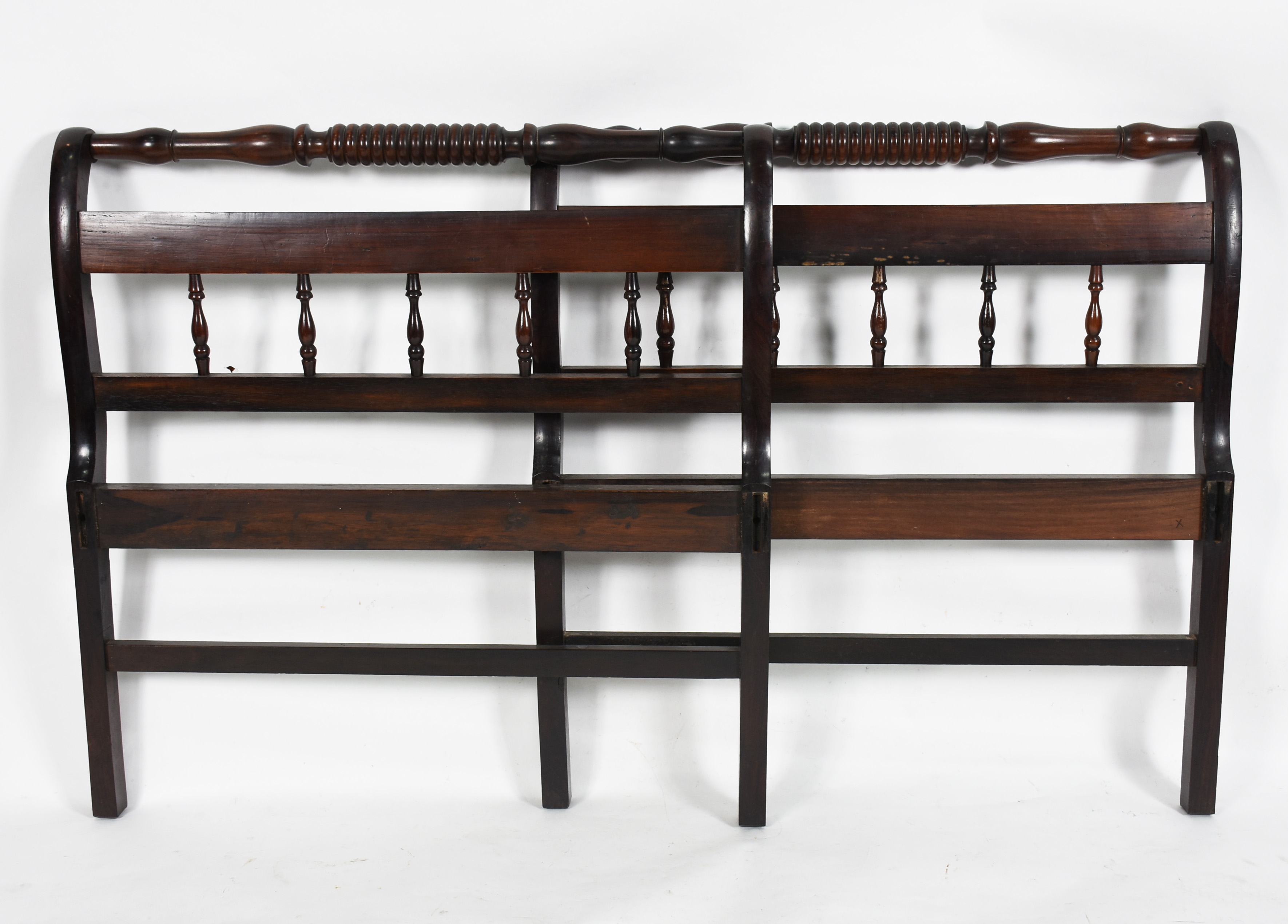 Cama de solteiro de madeira nobre, estilo "marquesa", completa com... - foto 1 de 3